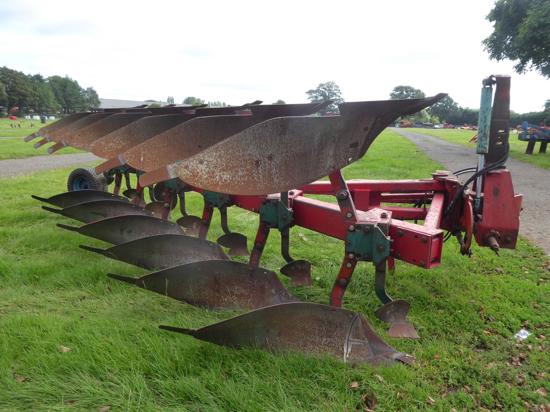 Kverneland 6F vari width reversible plough