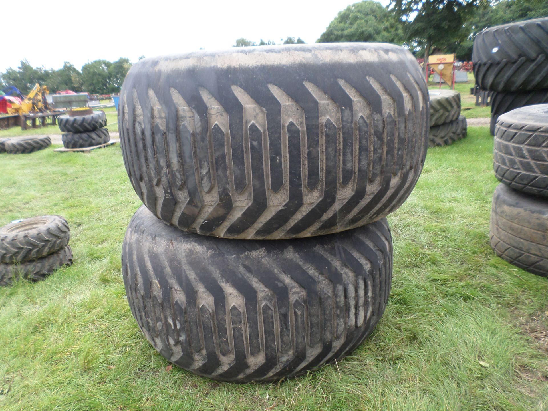 4 flotation wheels ex Massey Ferguson tractor, 2 x 500/60/26.5, 2 x 850/45/34
