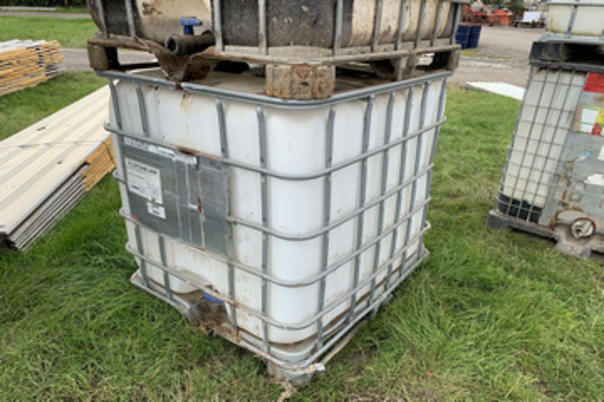 2 x 1000ltr IBCs - Image 2 of 3