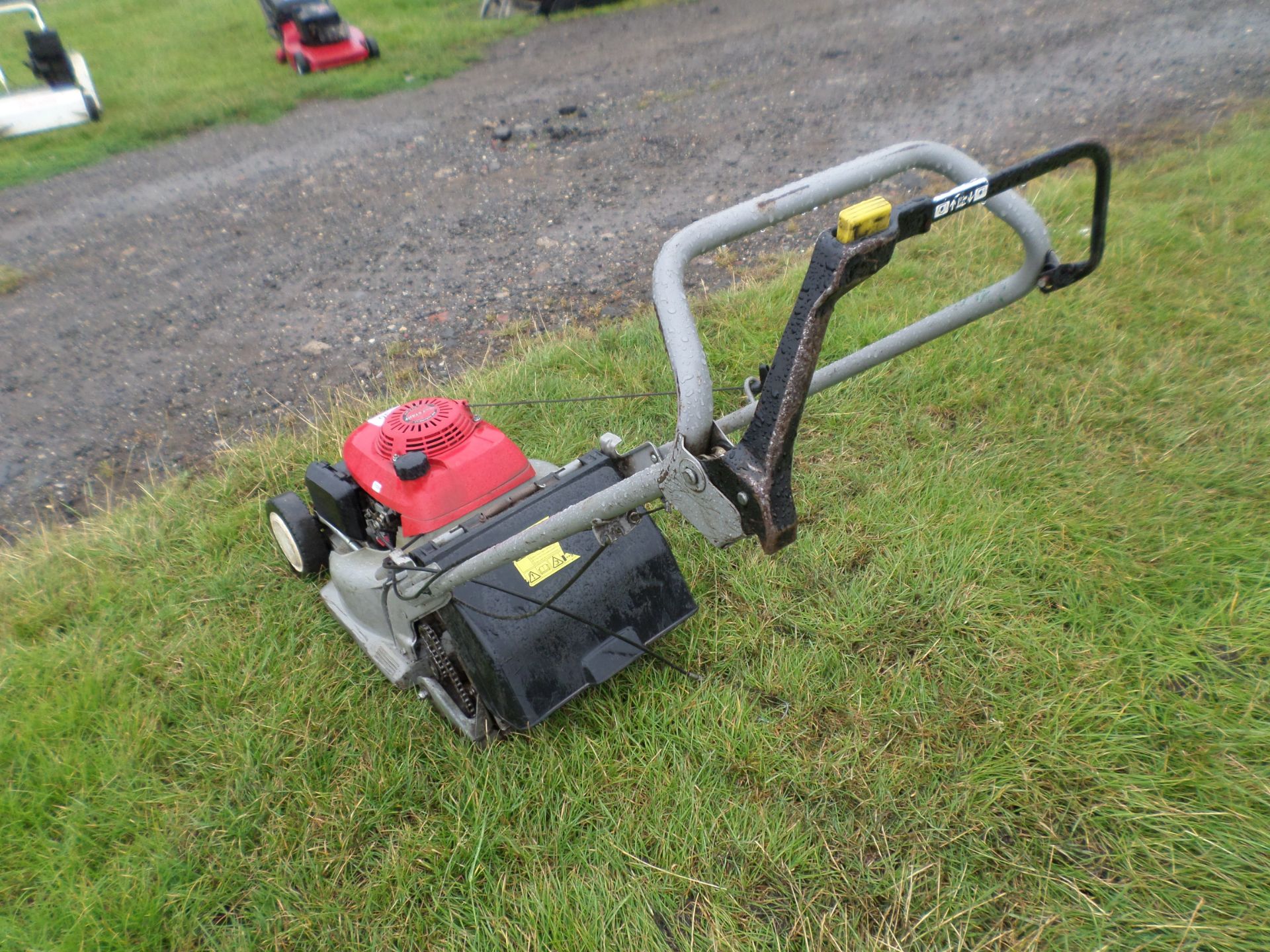 Honda HRB476 roller mower, runs, spares or repairs NO VAT - Image 2 of 2