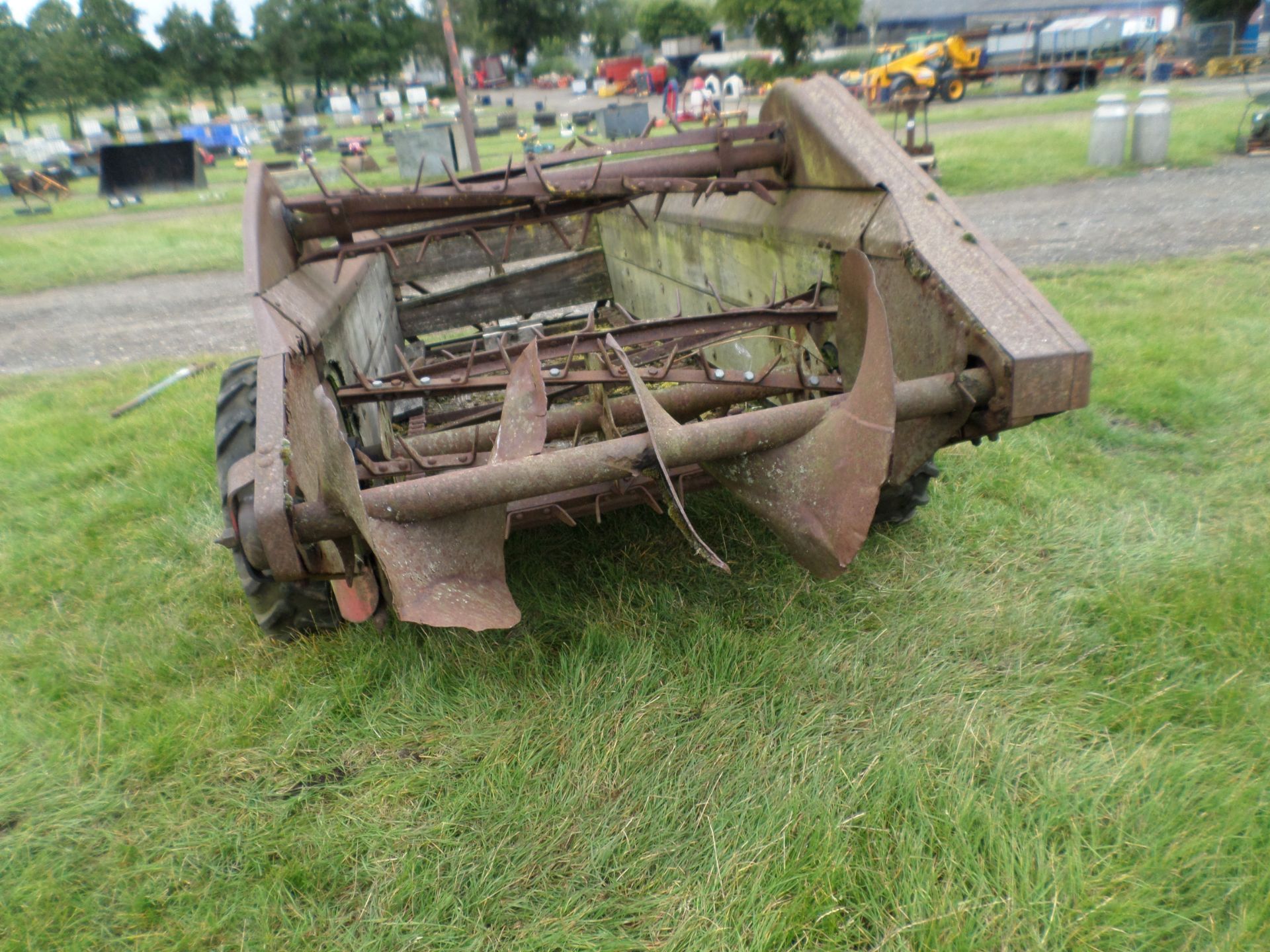 Massey Ferguson tractor drawbar muck spreader, c. 1950s - Image 2 of 2