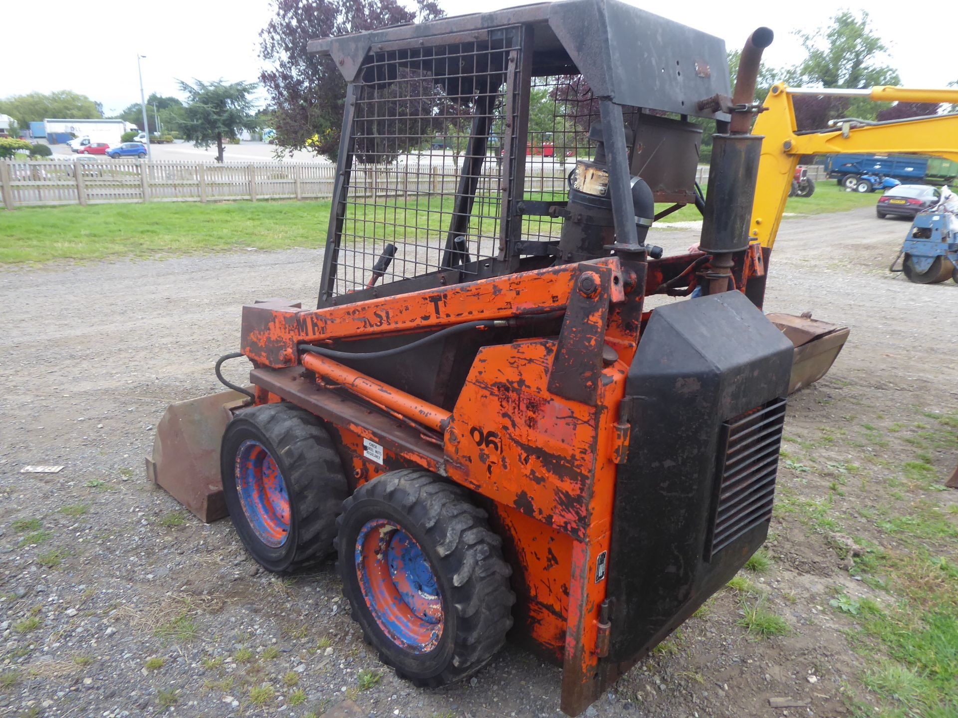 Thomas 730 skidsteer with bucket, non runner - Image 2 of 3