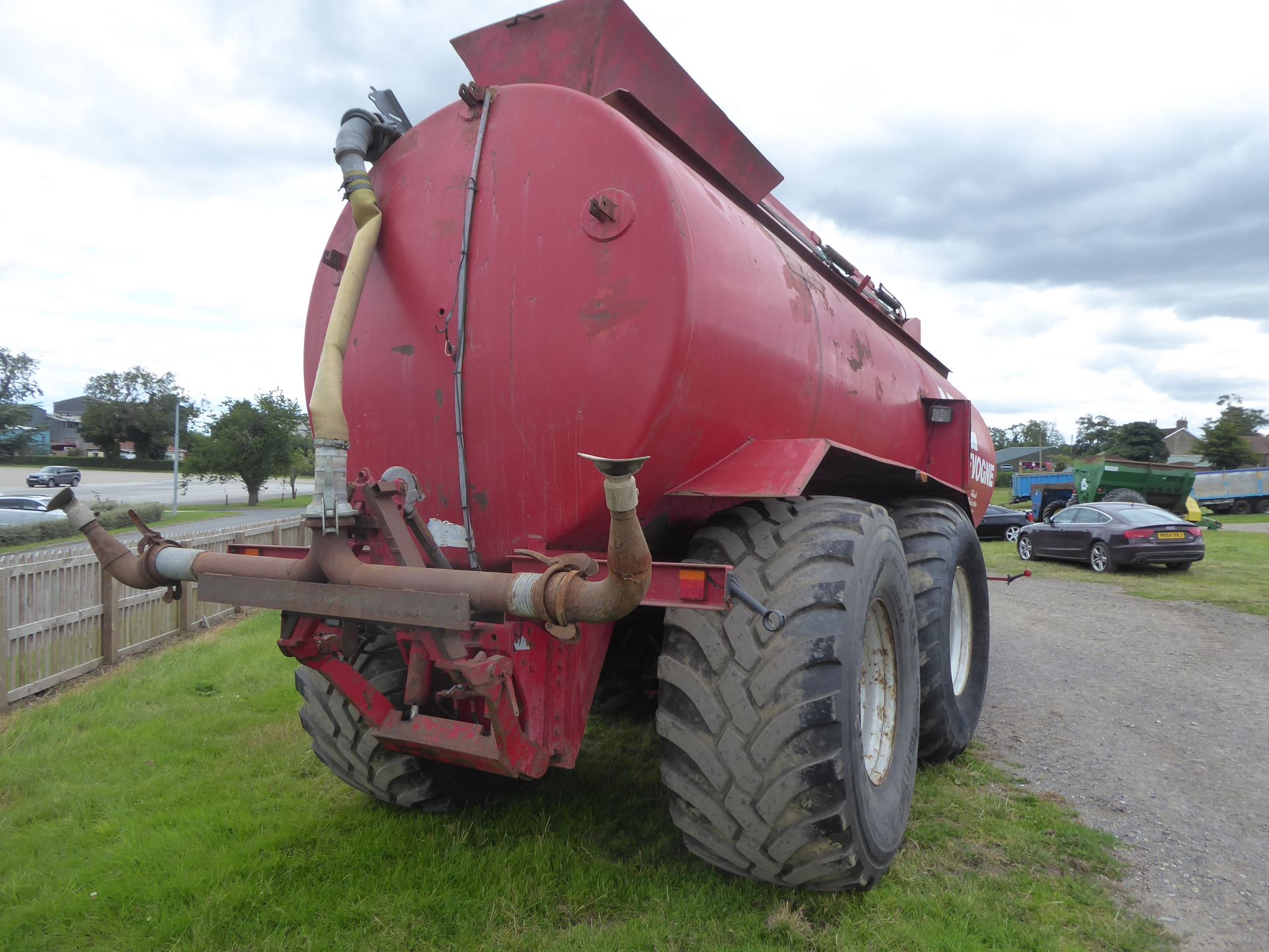 Gyllevogne 5000 gallon tandem axle slurry tanker c/w turbo fill booster pump, filler arm, PD front - Image 4 of 4