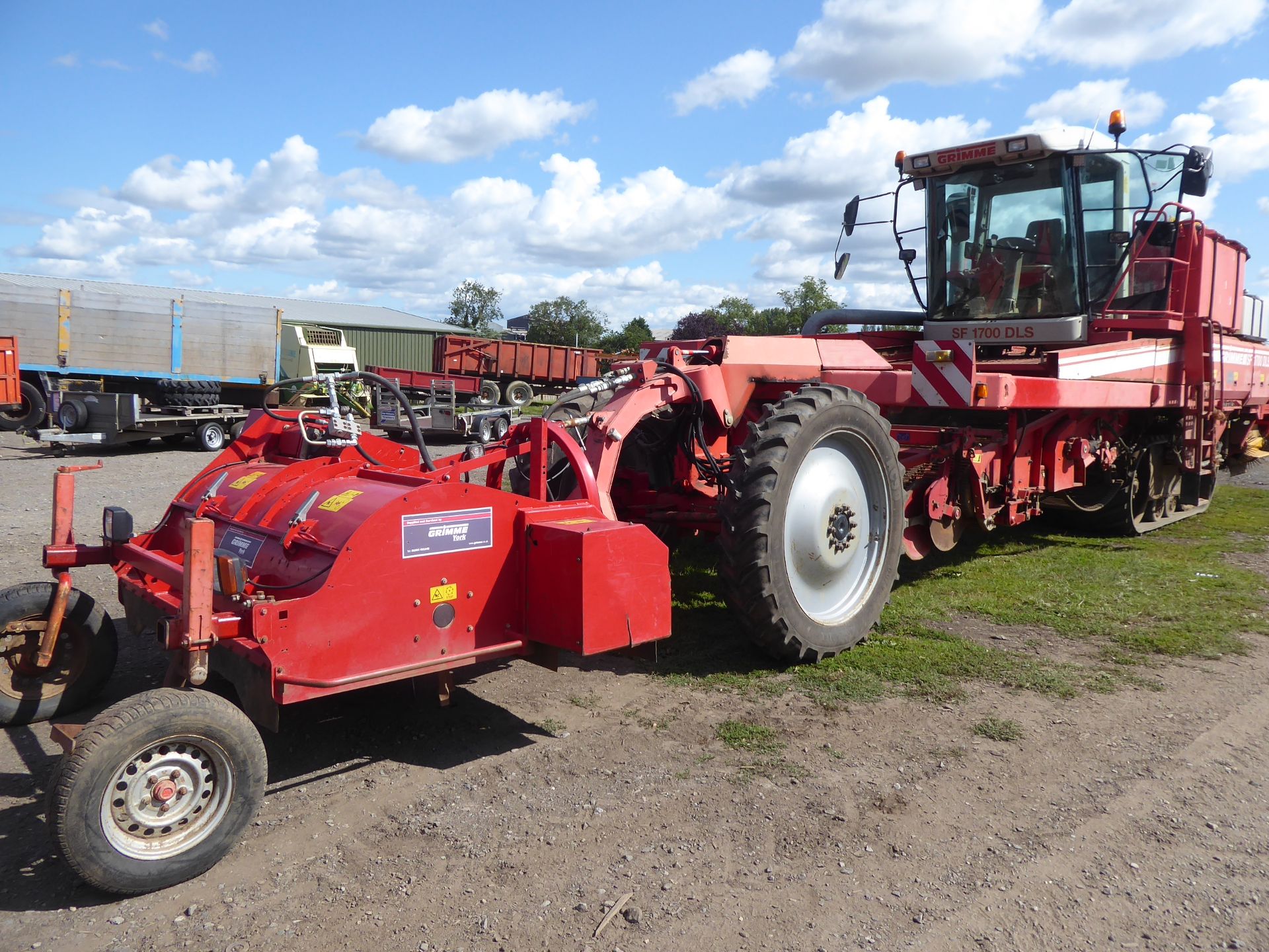 Grimme SF1700 DLS self propelled potato harvester c/w side discharge front topper, 800 tyre and