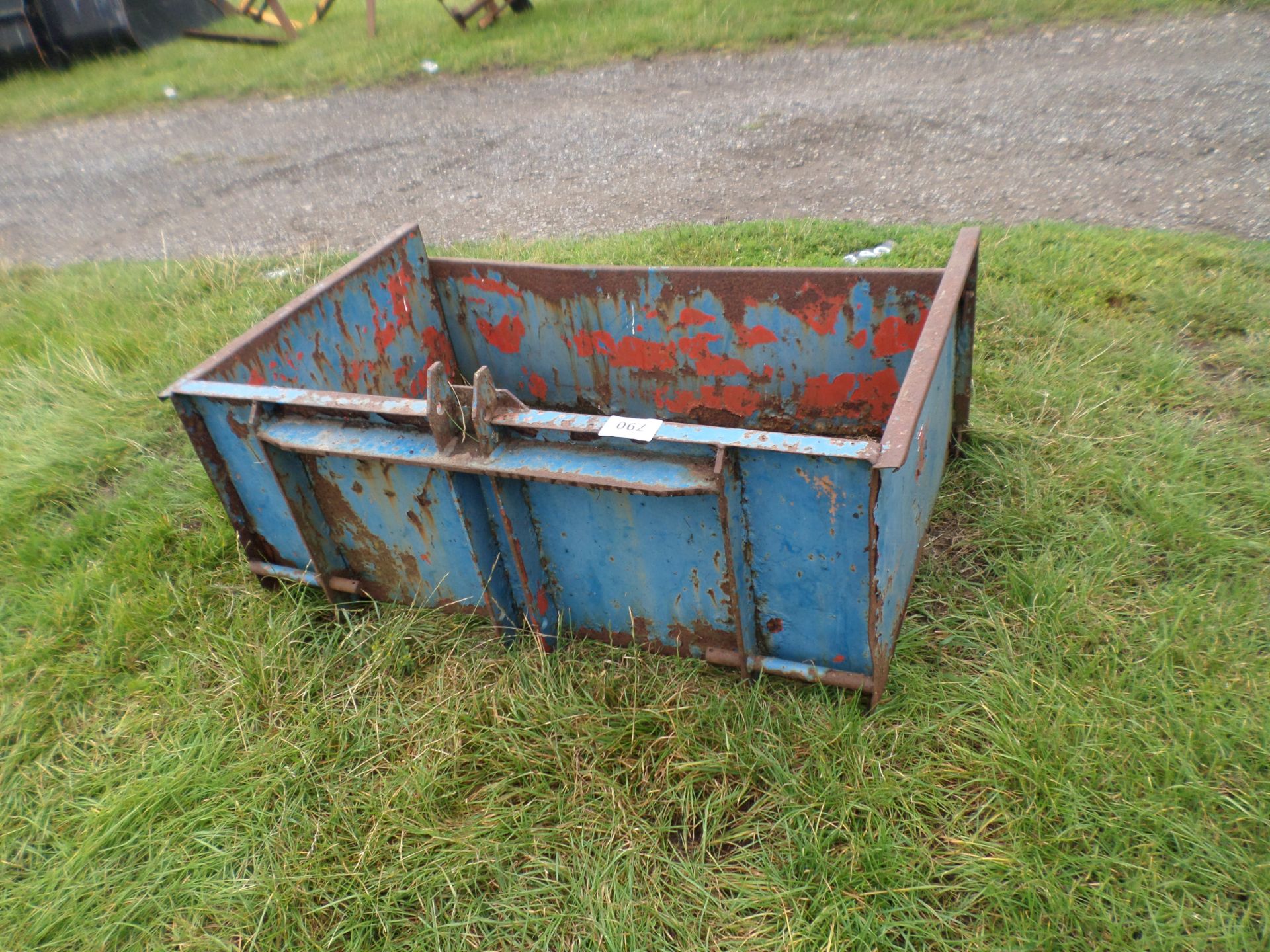 Back box for compact tractor 4'x2', structurally sound but paintwork very poor NO VAT - Image 2 of 2