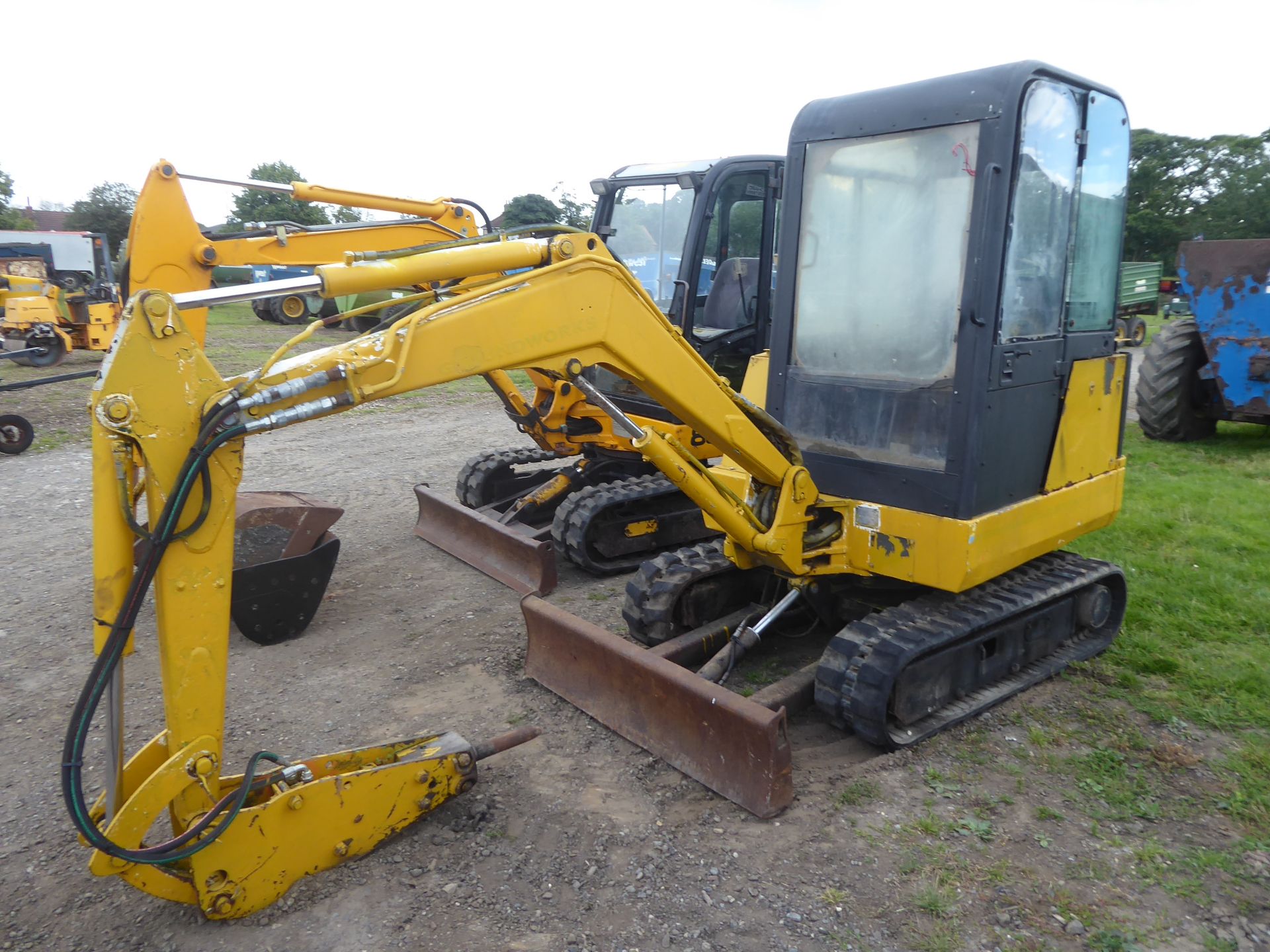 Bobcat 325 mini digger