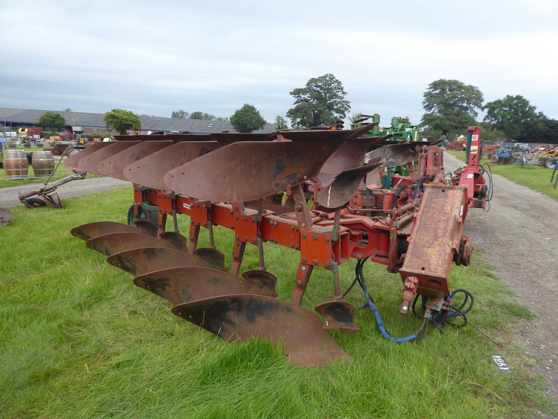 Kverneland LB100 5 f rev plough c/w hyd vari width