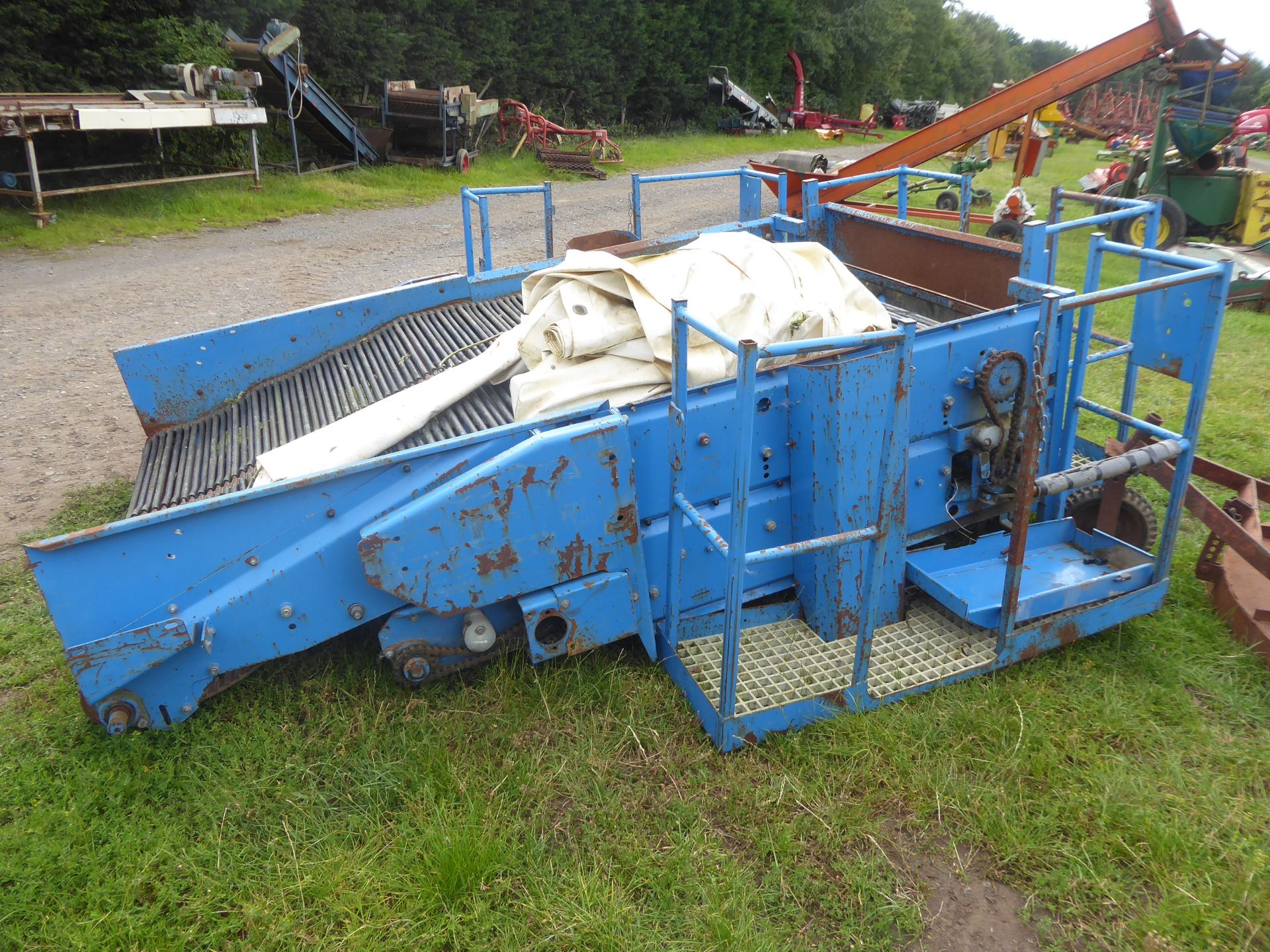 6 man picking off table & canopy, 2009, to fit a Standen Pearson Enterprise potato harvester - Image 2 of 2