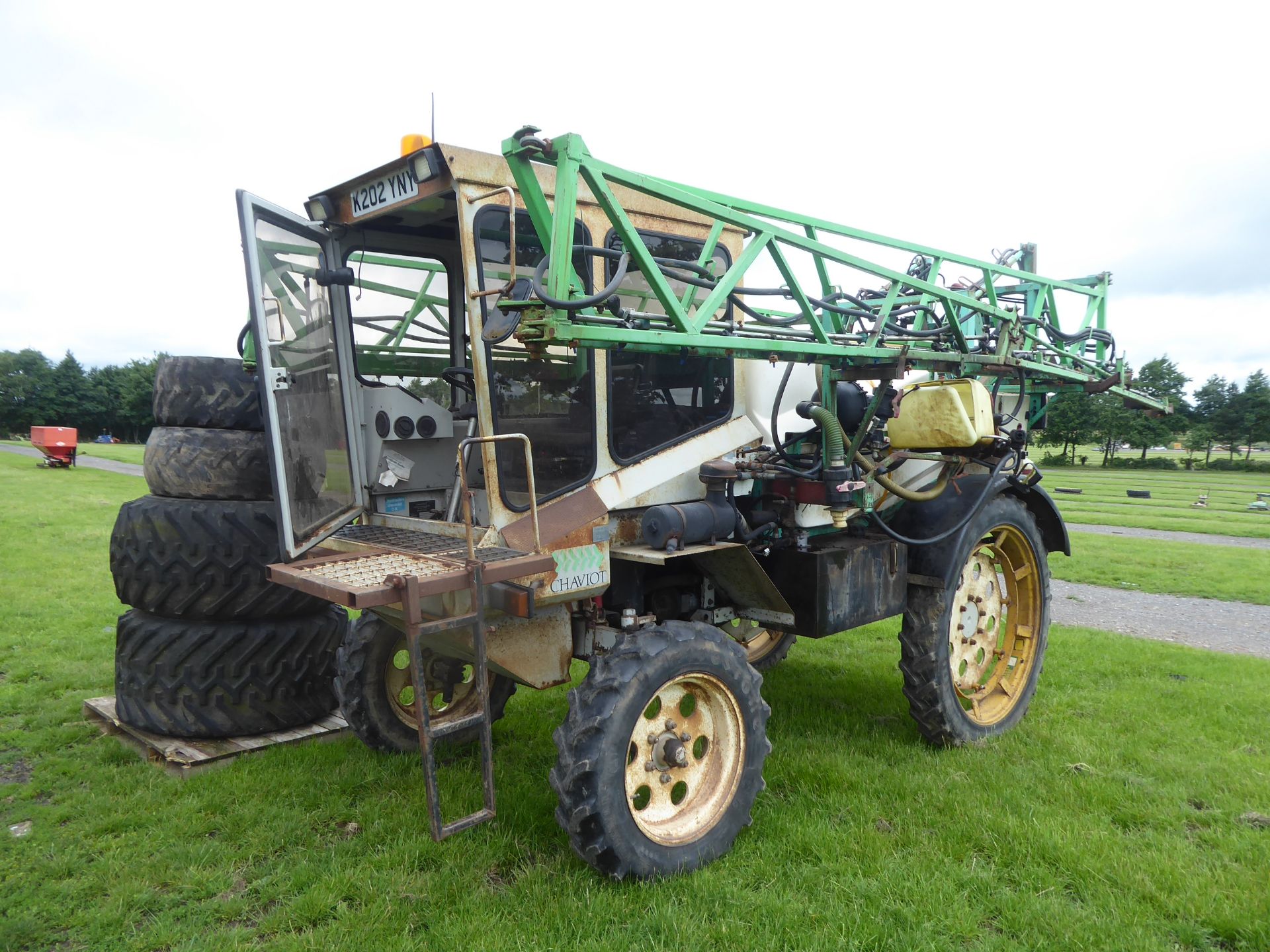 Chaviot 2000 self propelled 24m sprayer