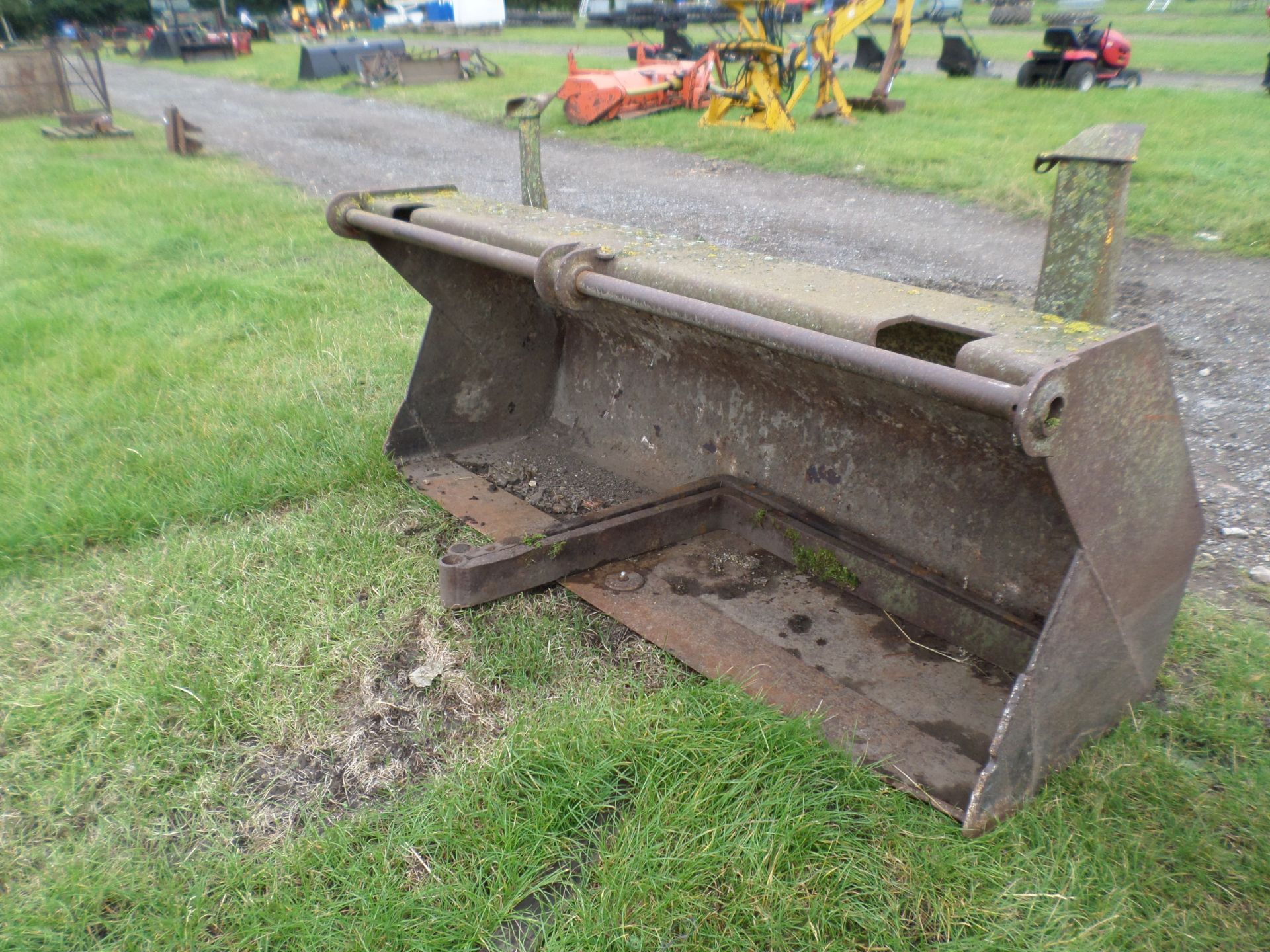 Front bucket off JCB with tines - Image 2 of 2