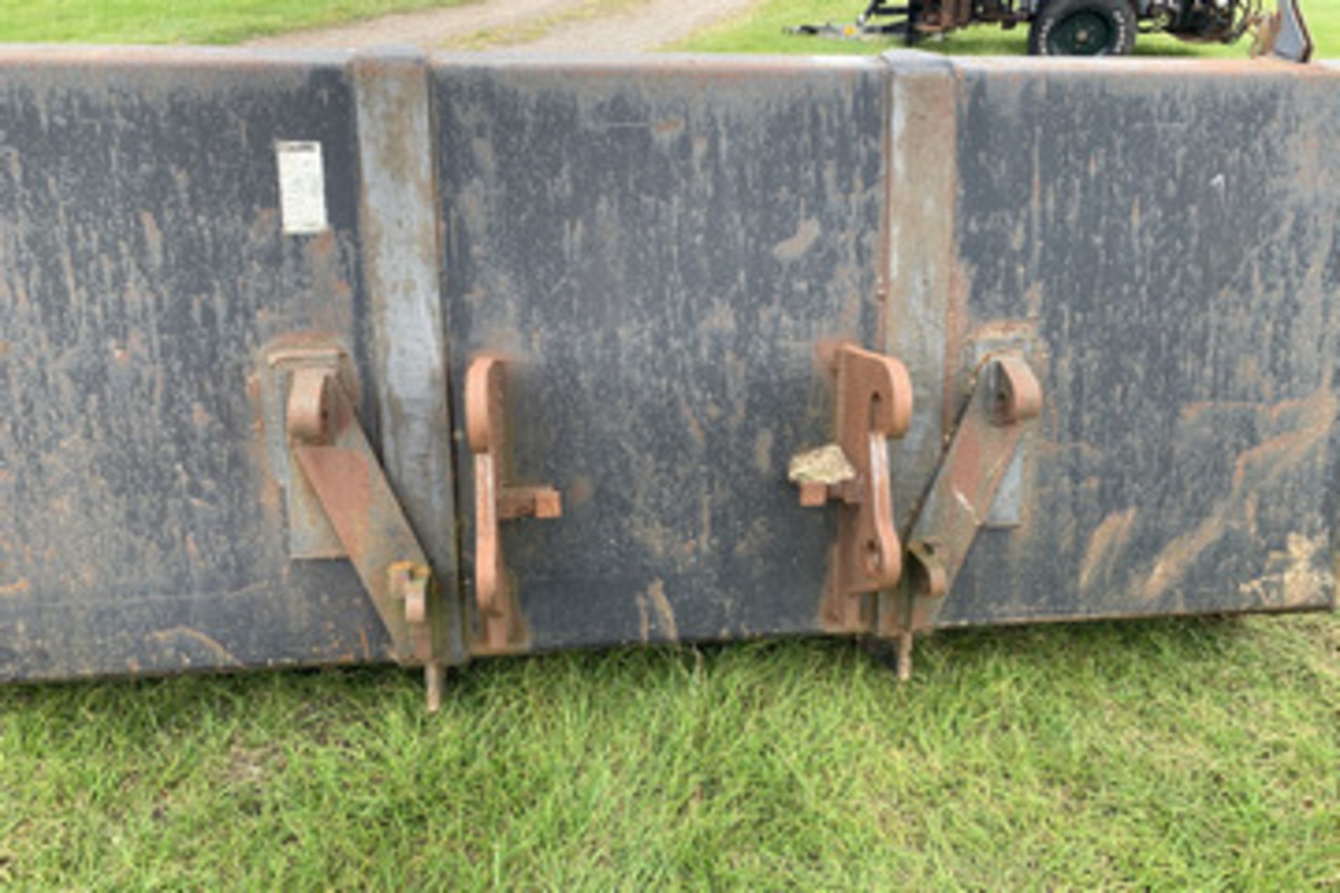 Loader bucket with Euro brackets and JCB compact brackets, 7'7" - Image 2 of 2