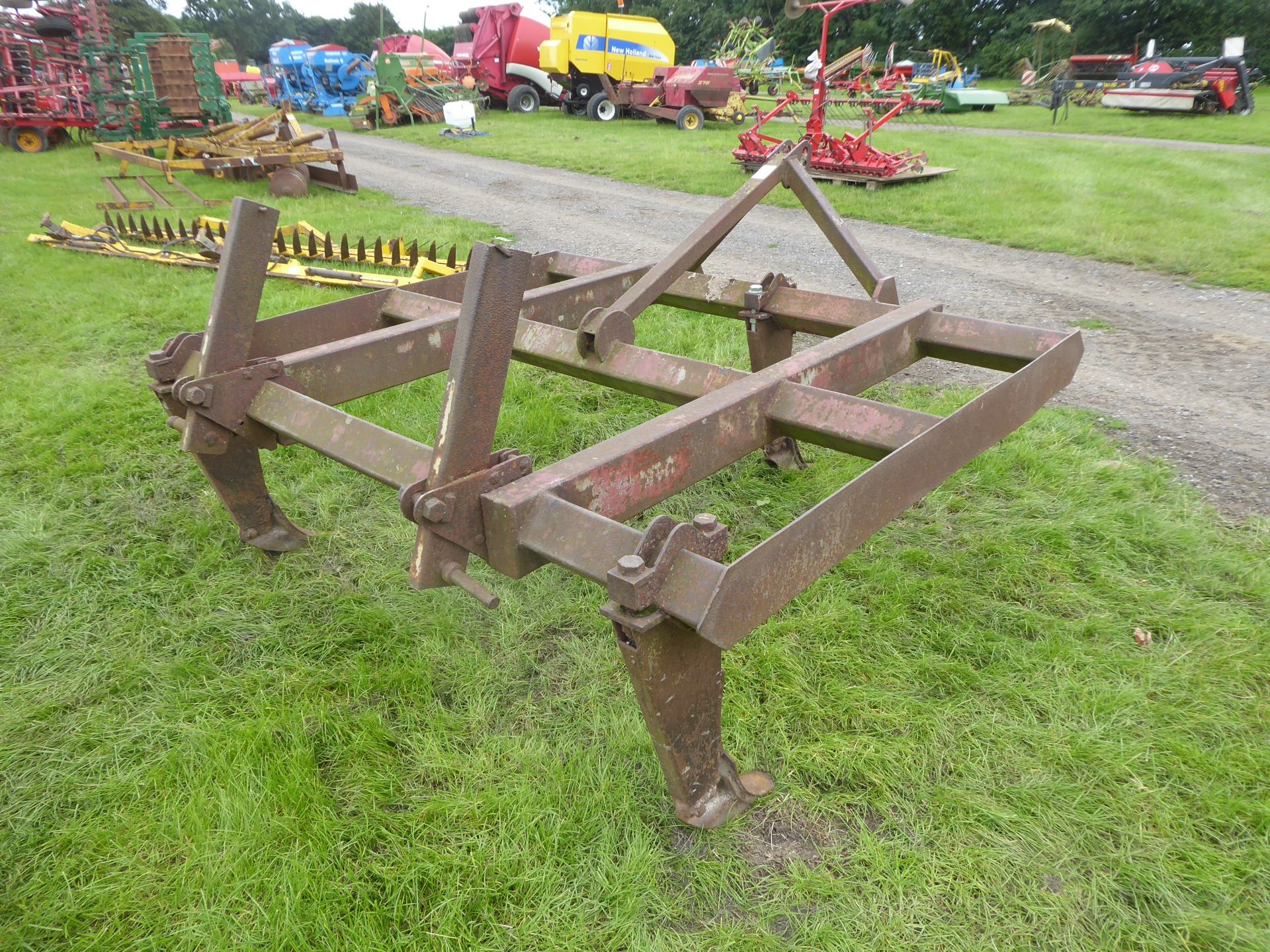 Massey Ferguson chisel plough - Image 2 of 2