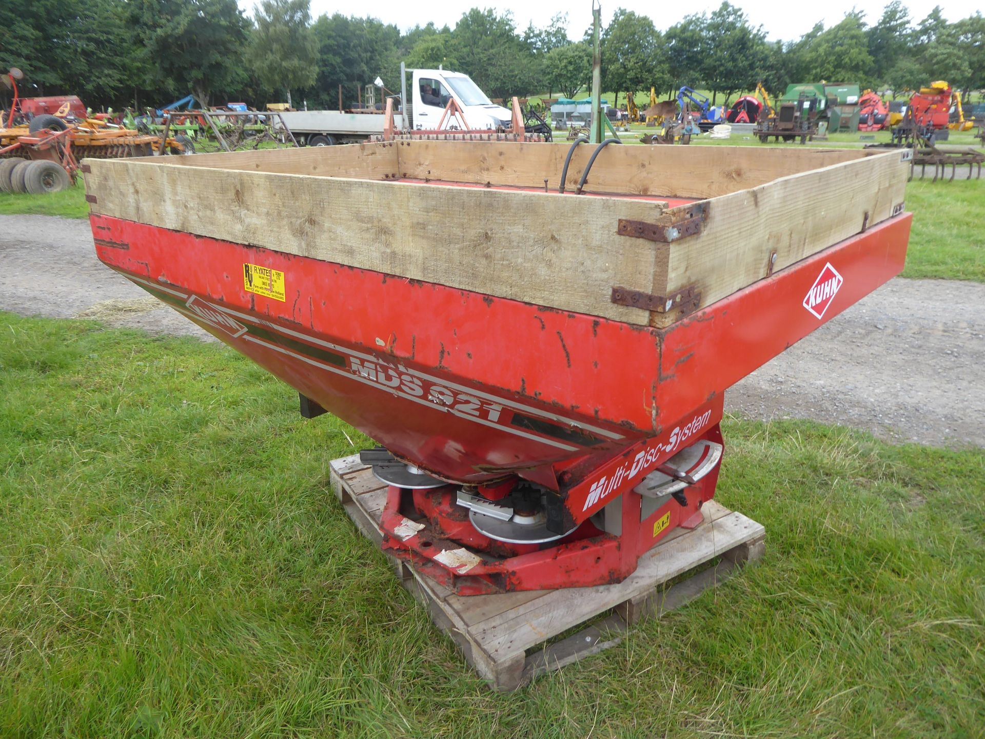 Kuhn MDS 921 fertilser spreader c/w handbook - Image 3 of 3