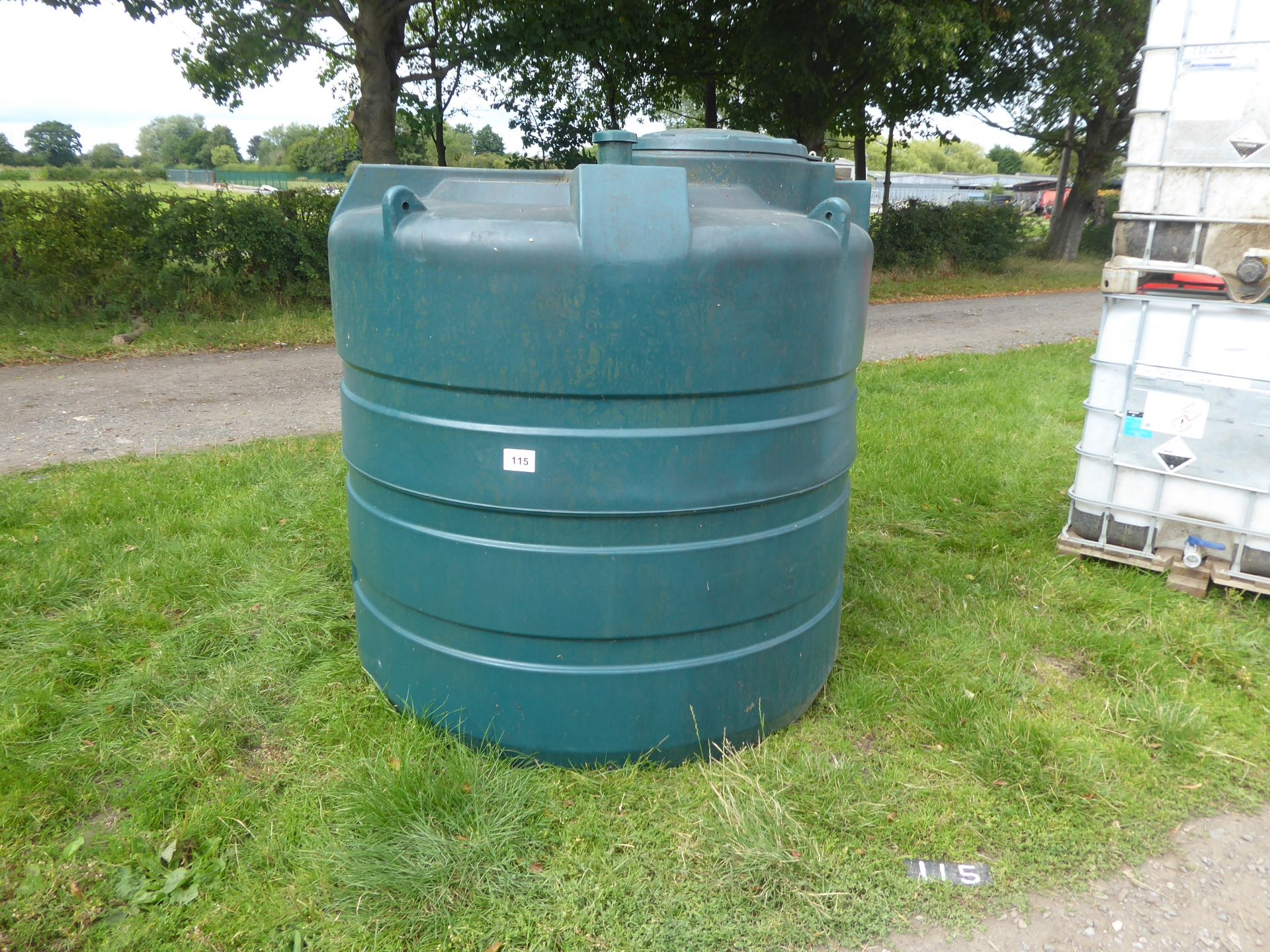 Unbunded 2500ltr plastic fuel tank