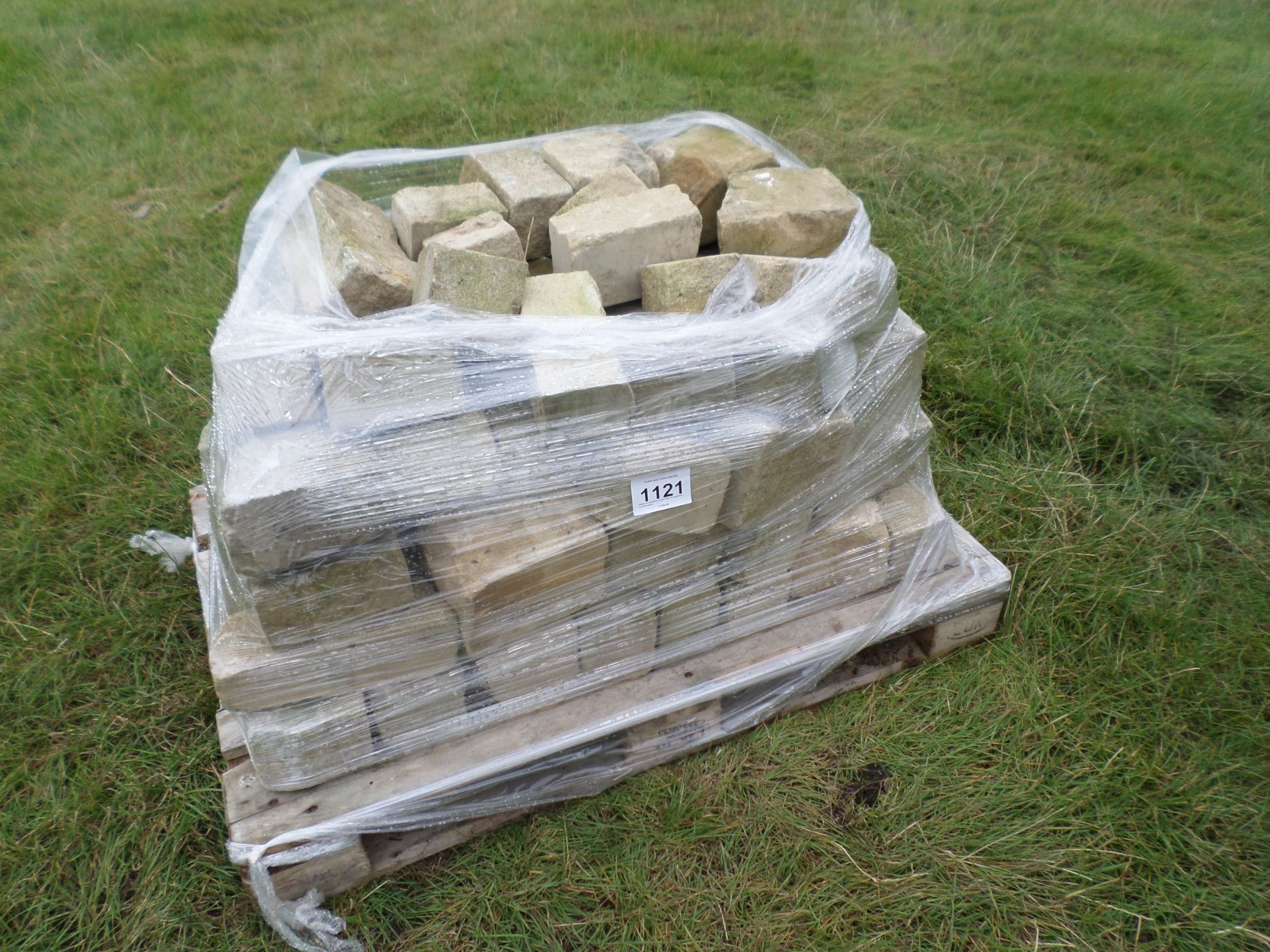 Pallet of tumbled stone from Dringstone, various sizes NO VAT