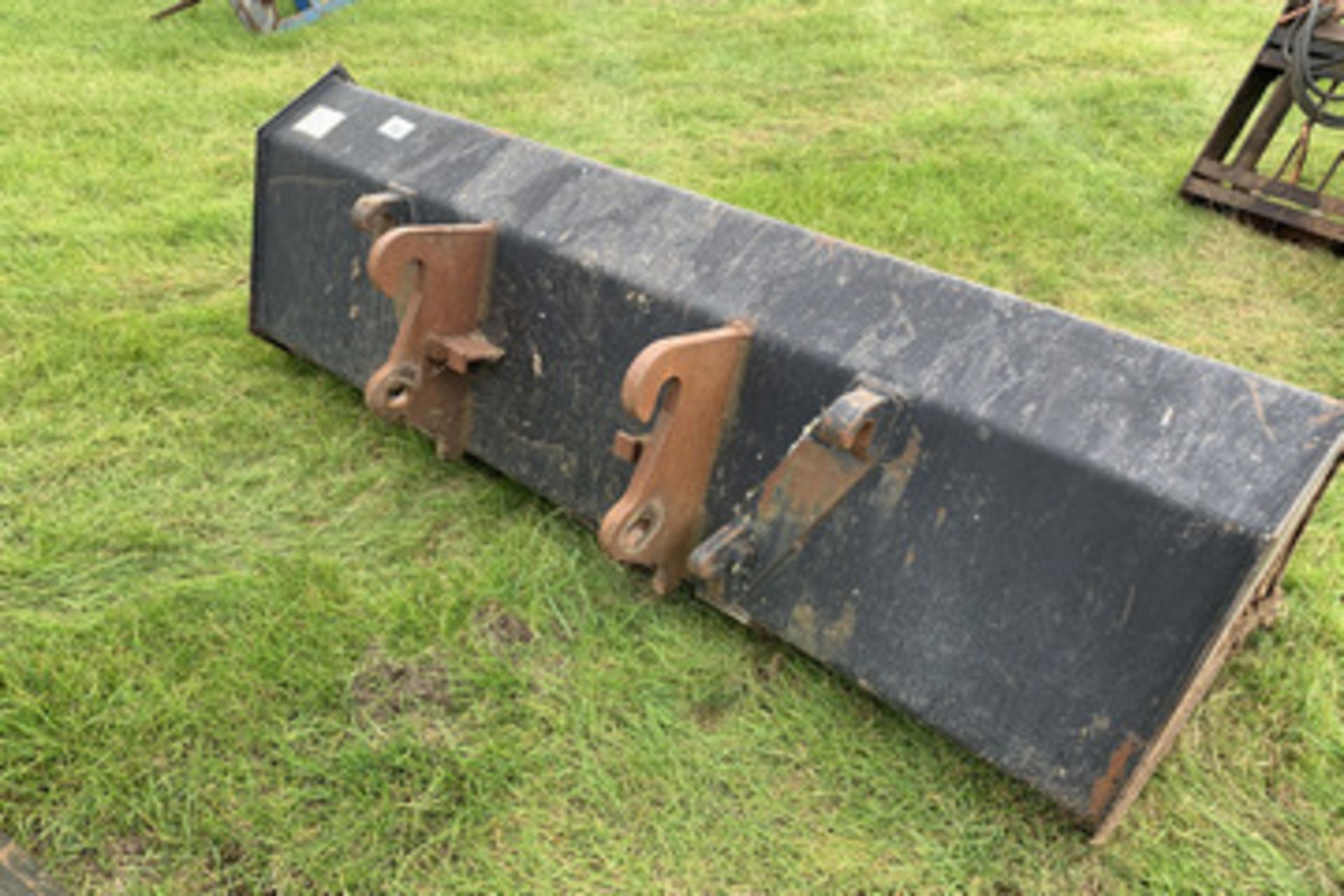 Loader bucket with Euro brackets and JCB compact brackets, 6'7" - Image 2 of 2