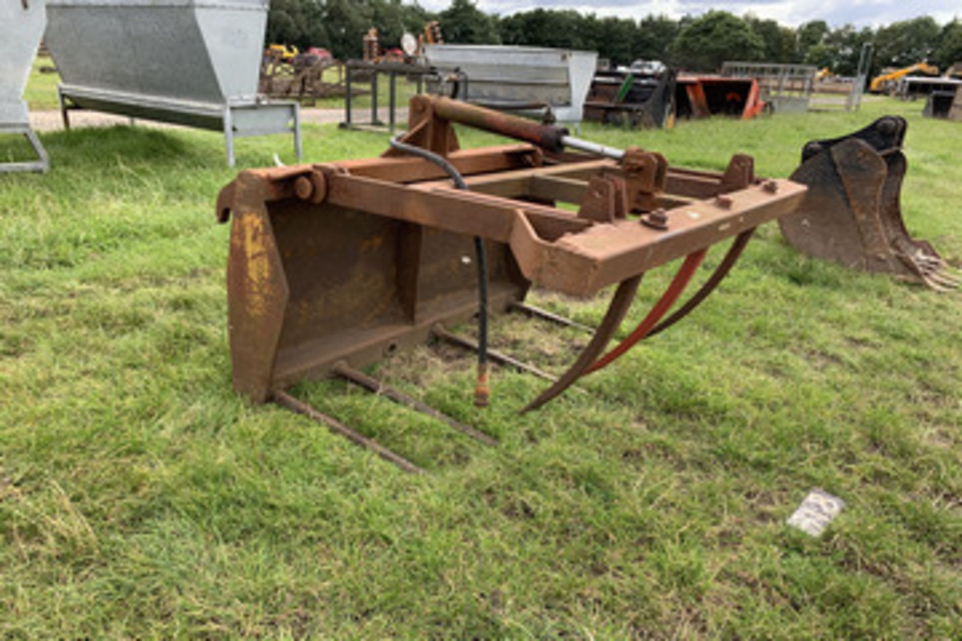 Tractor muck fork