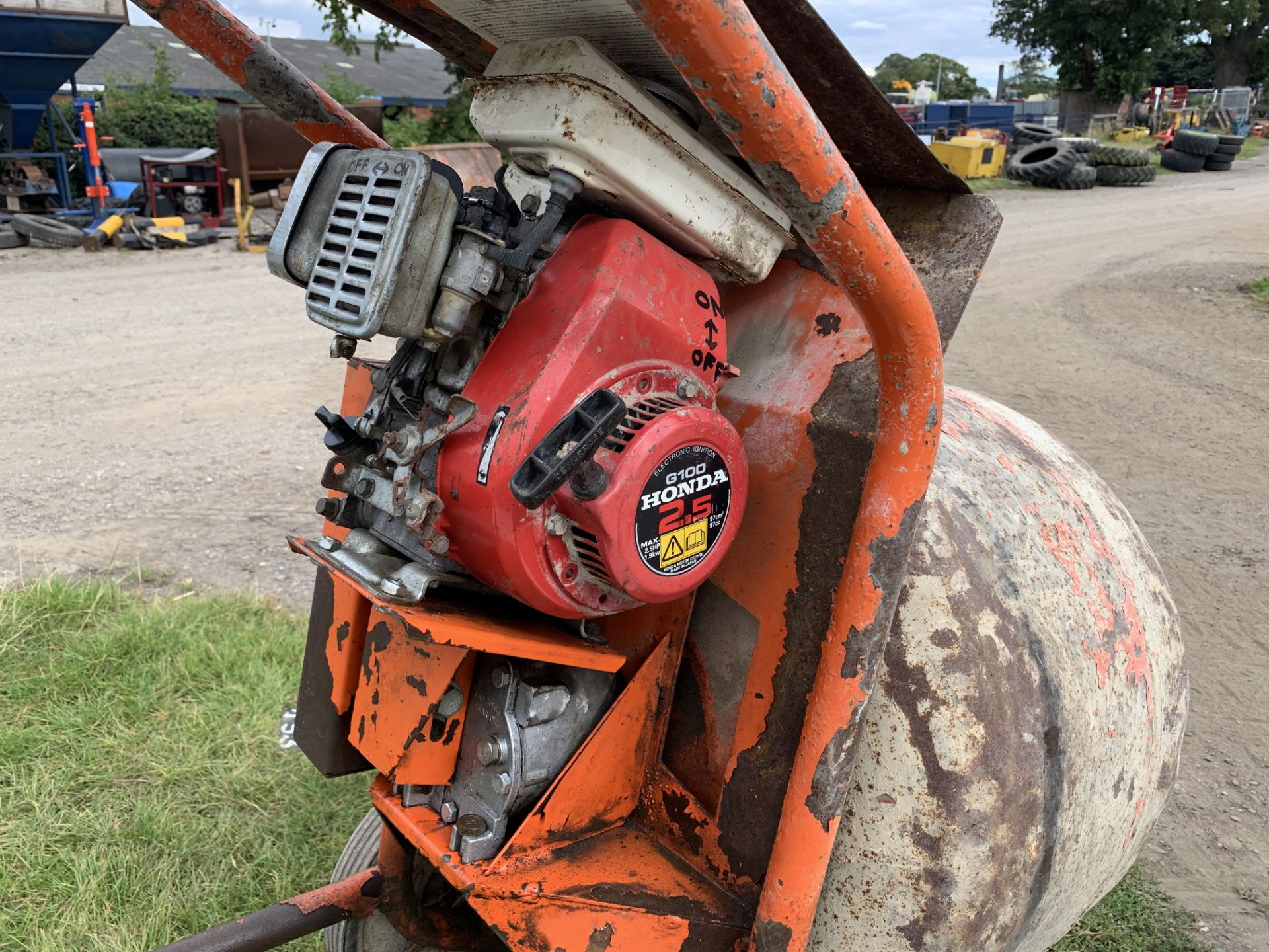 Belle Honda petrol cement mixer,gwo - Image 3 of 3