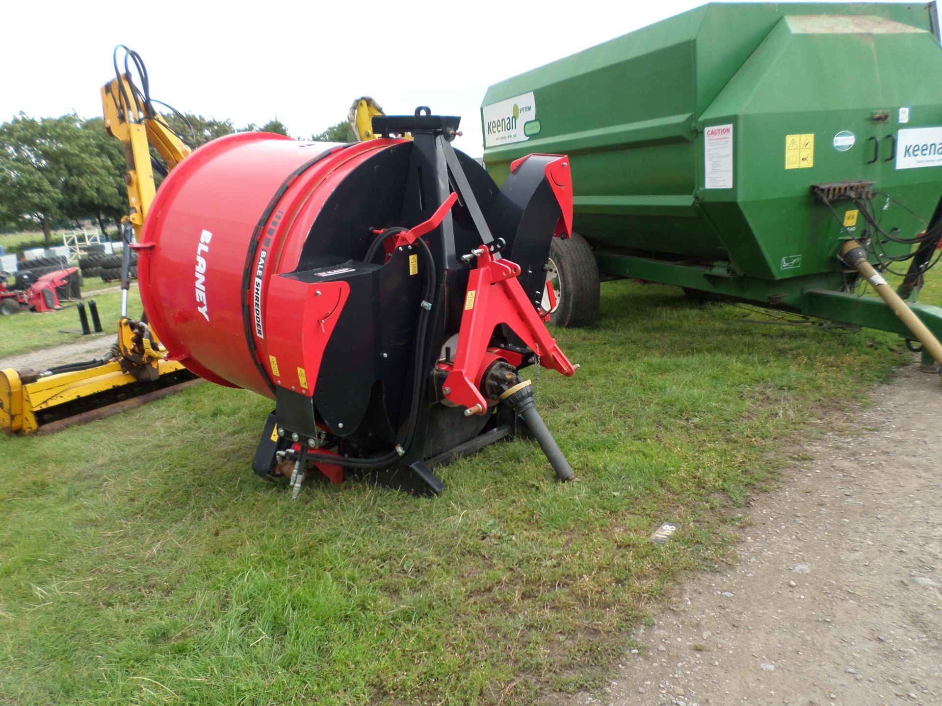 Blaney bale shredder, chops round bale straw and sileage, fitted with straw blowing spout and