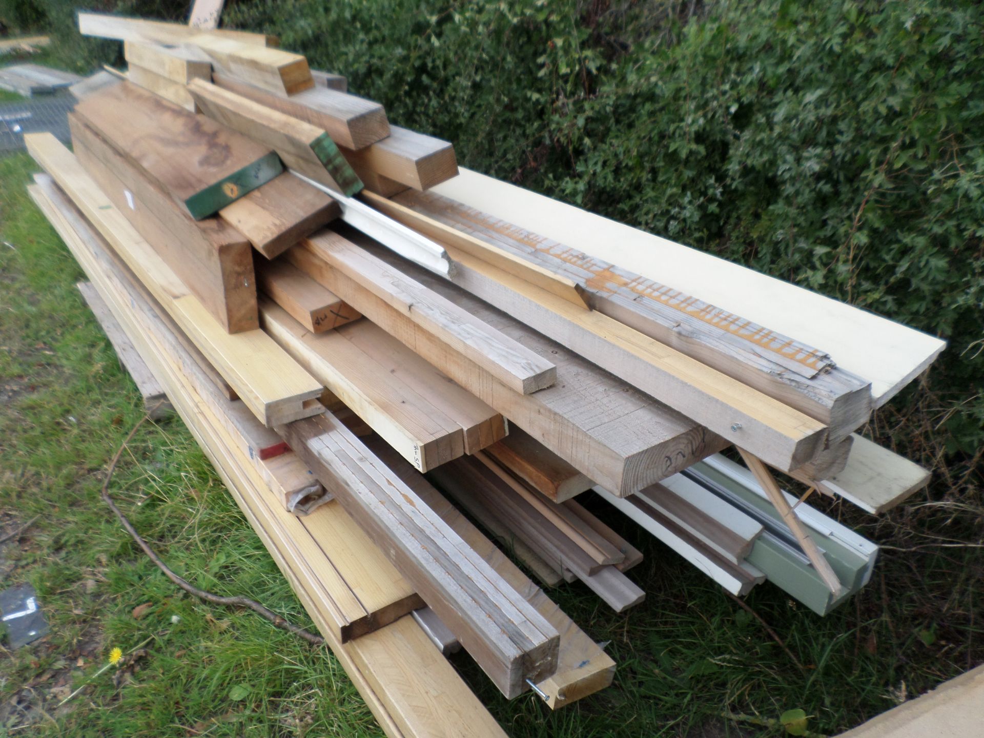 Pallet of miscellaneous wood including some hardwood NO VAT