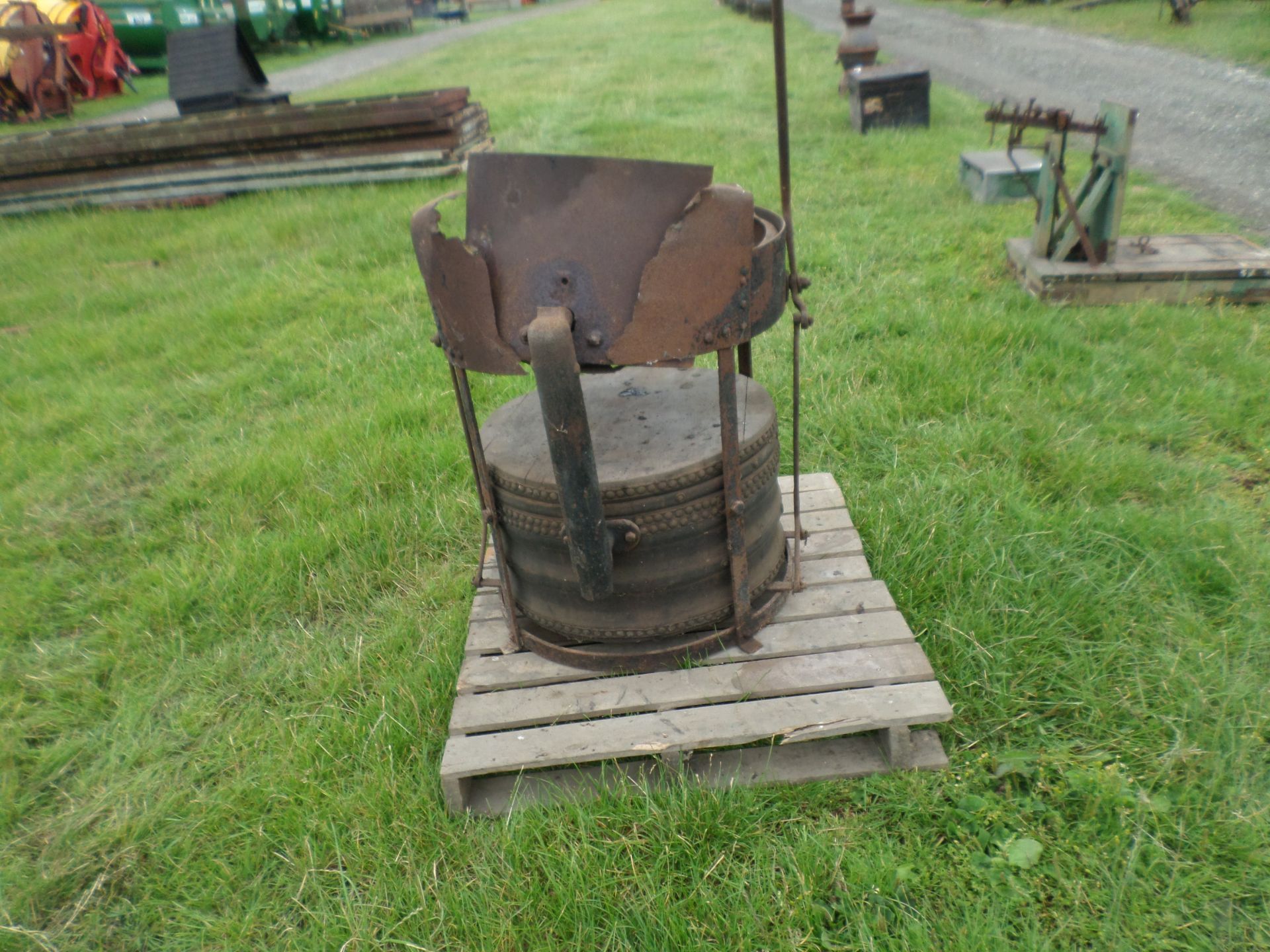 Old blacksmiths forge NO VAT - Image 2 of 2