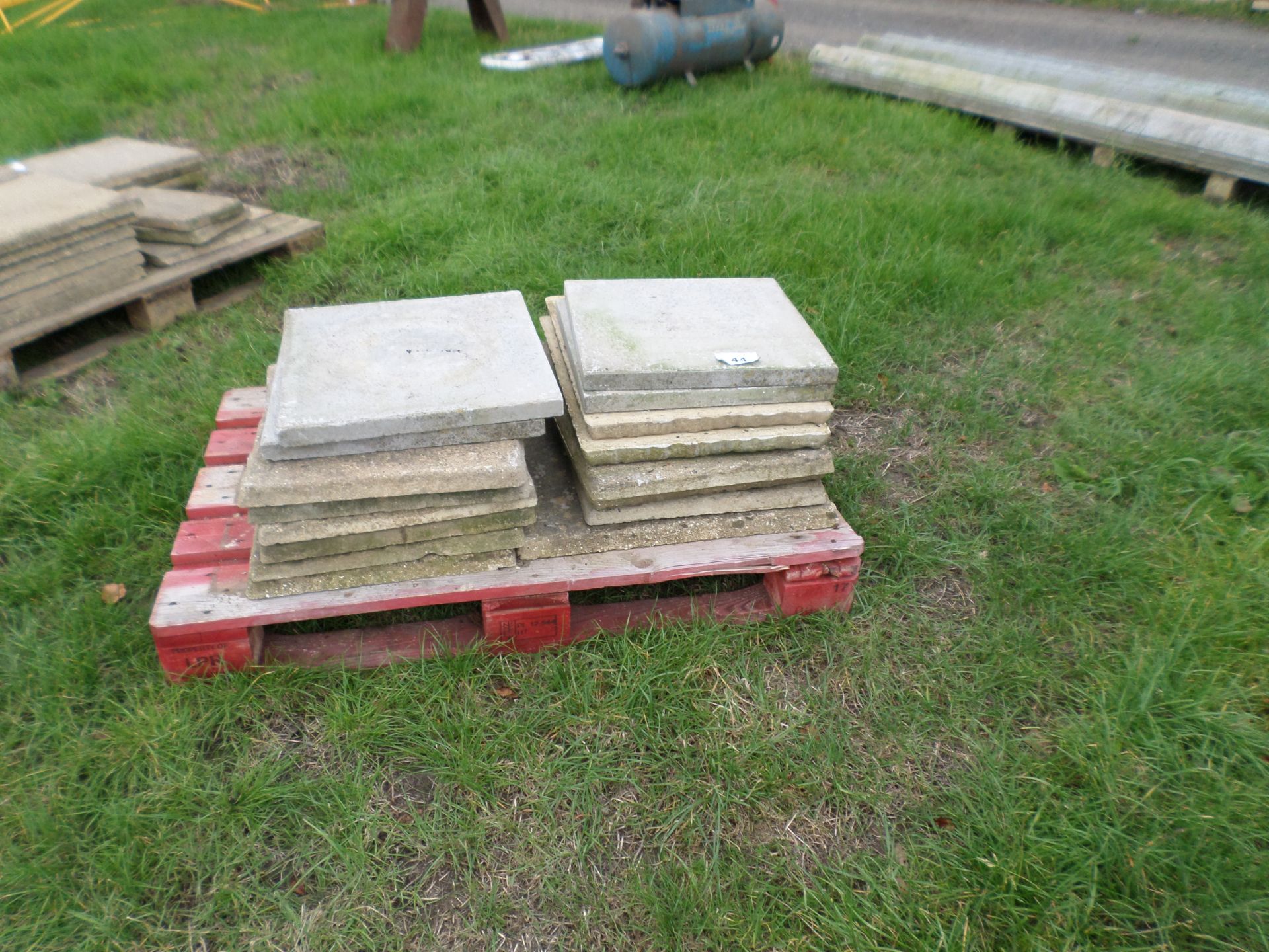 Pallet of paving slabs NO VAT - Image 2 of 2