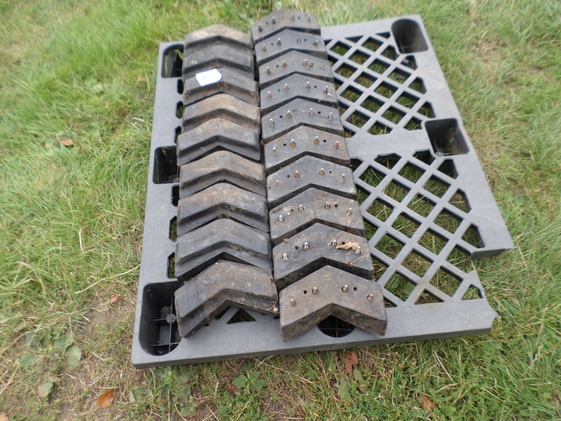 19 chevron grip sections for skidsteer 24cm across, 4 studs