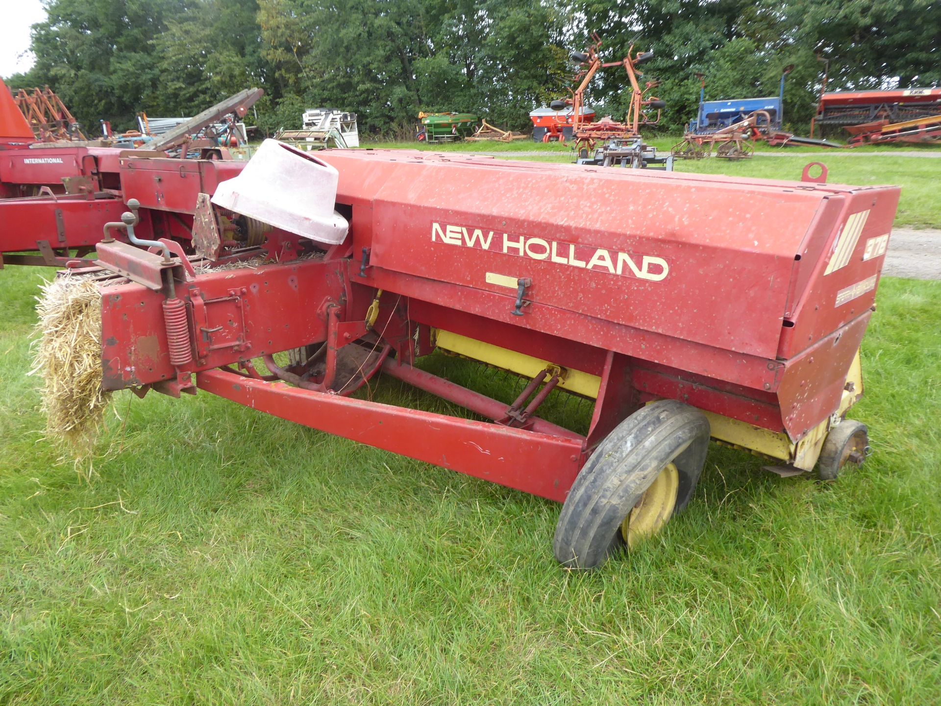 New Holland 378 conventional baler - Image 2 of 2