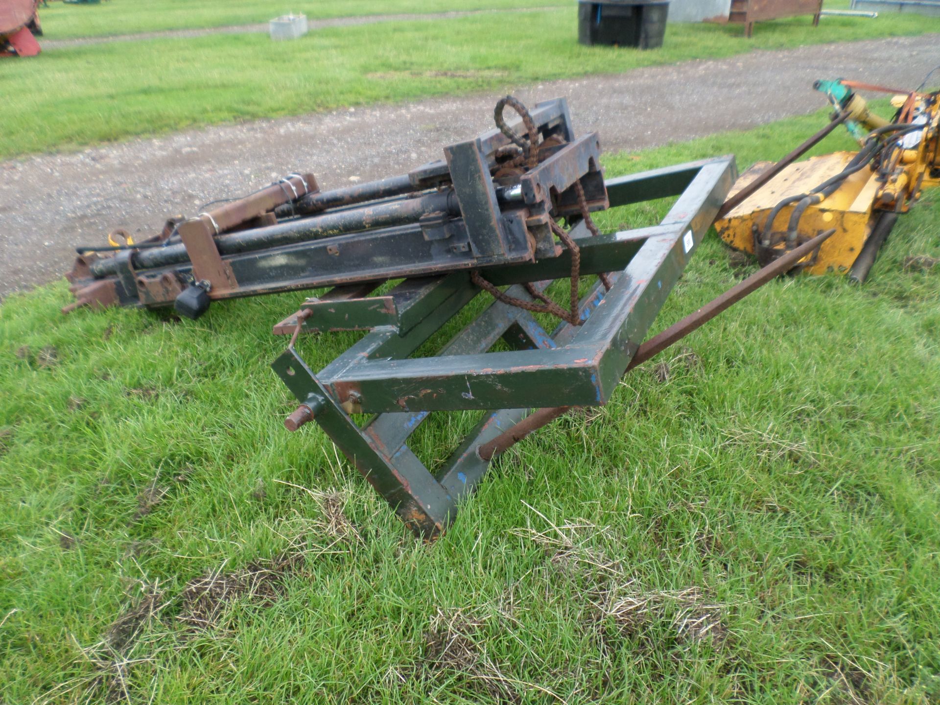 Tractor front linkage mounted bale loader c/w folding spike and lights - Image 2 of 3