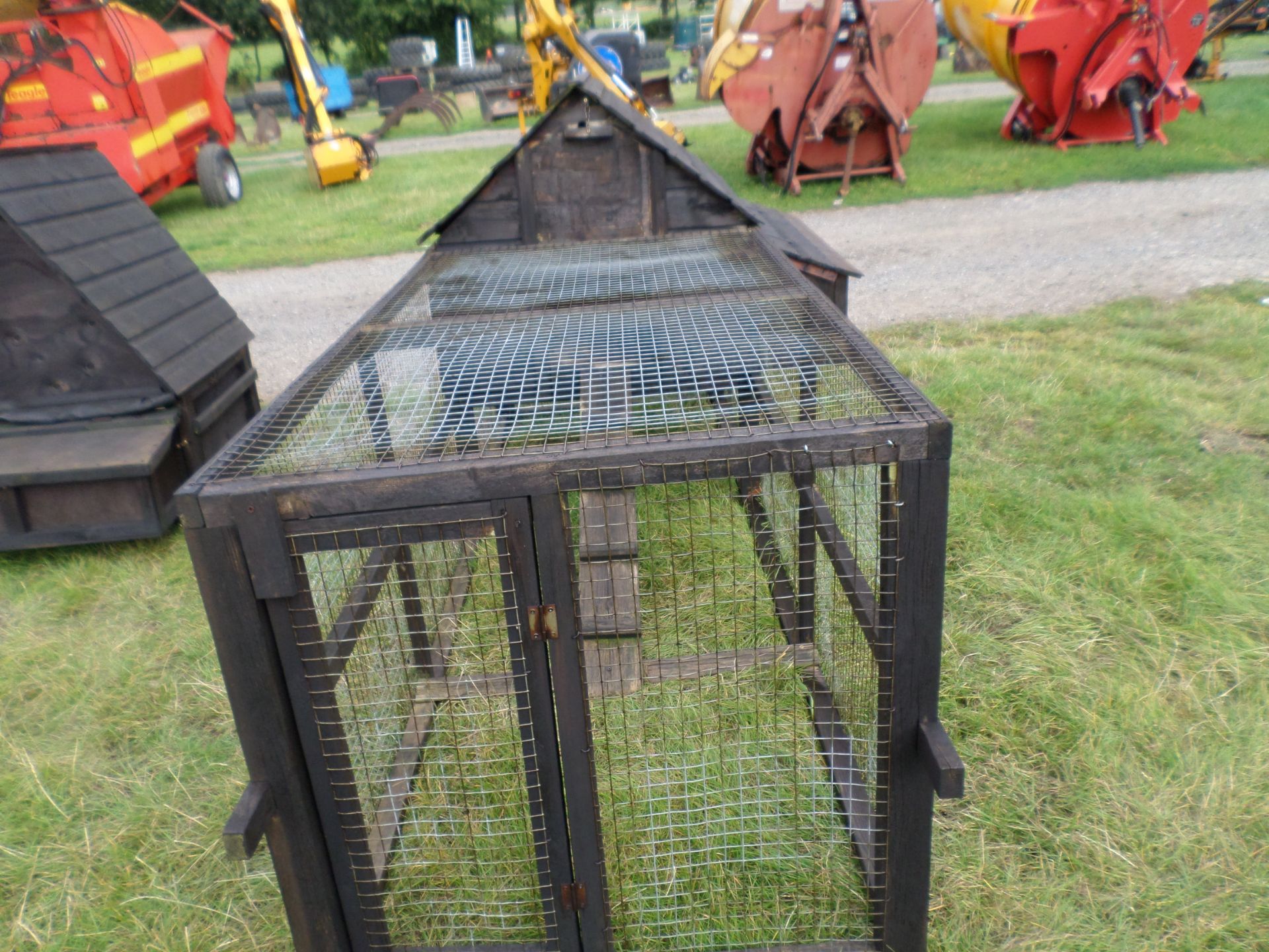Raised chicken ark with run suitable for up to 6 birds NO VAT - Image 2 of 2