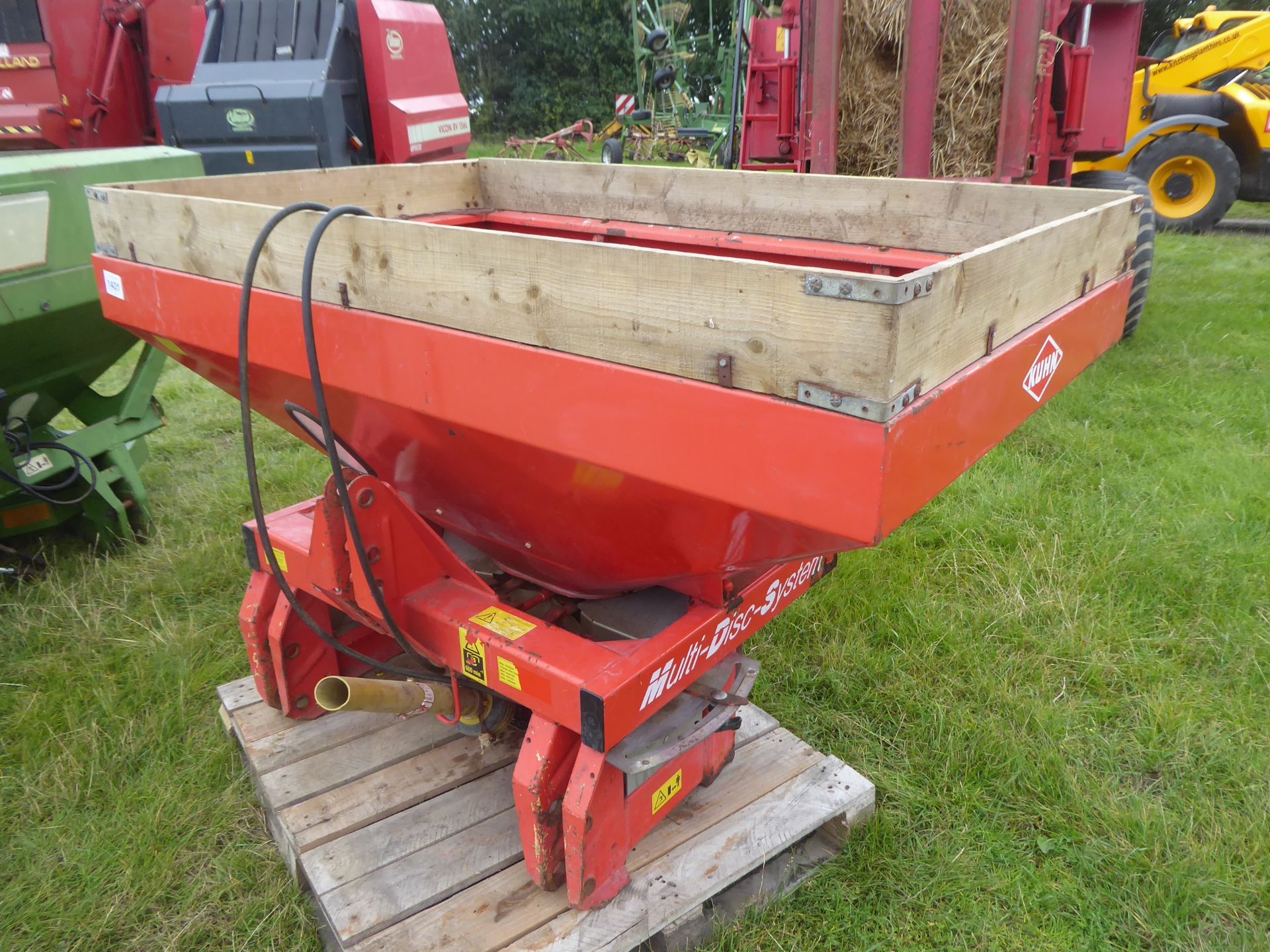 Kuhn MDS 921 fertilser spreader c/w handbook