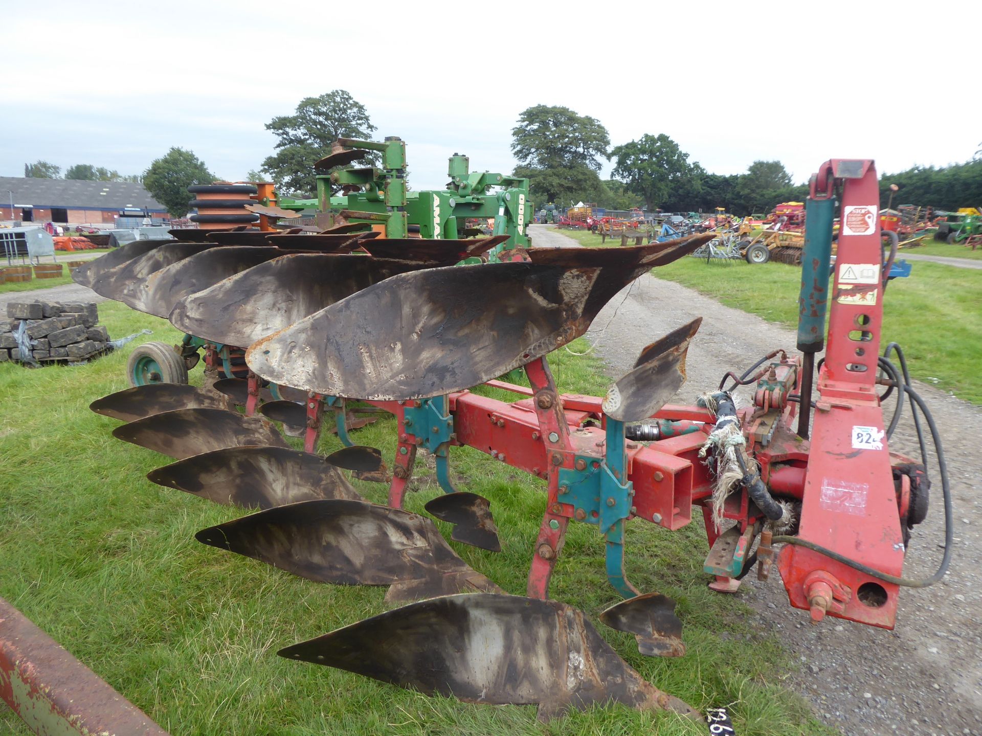 Kverneland LD100 5 rev plough c/w hyd vari width