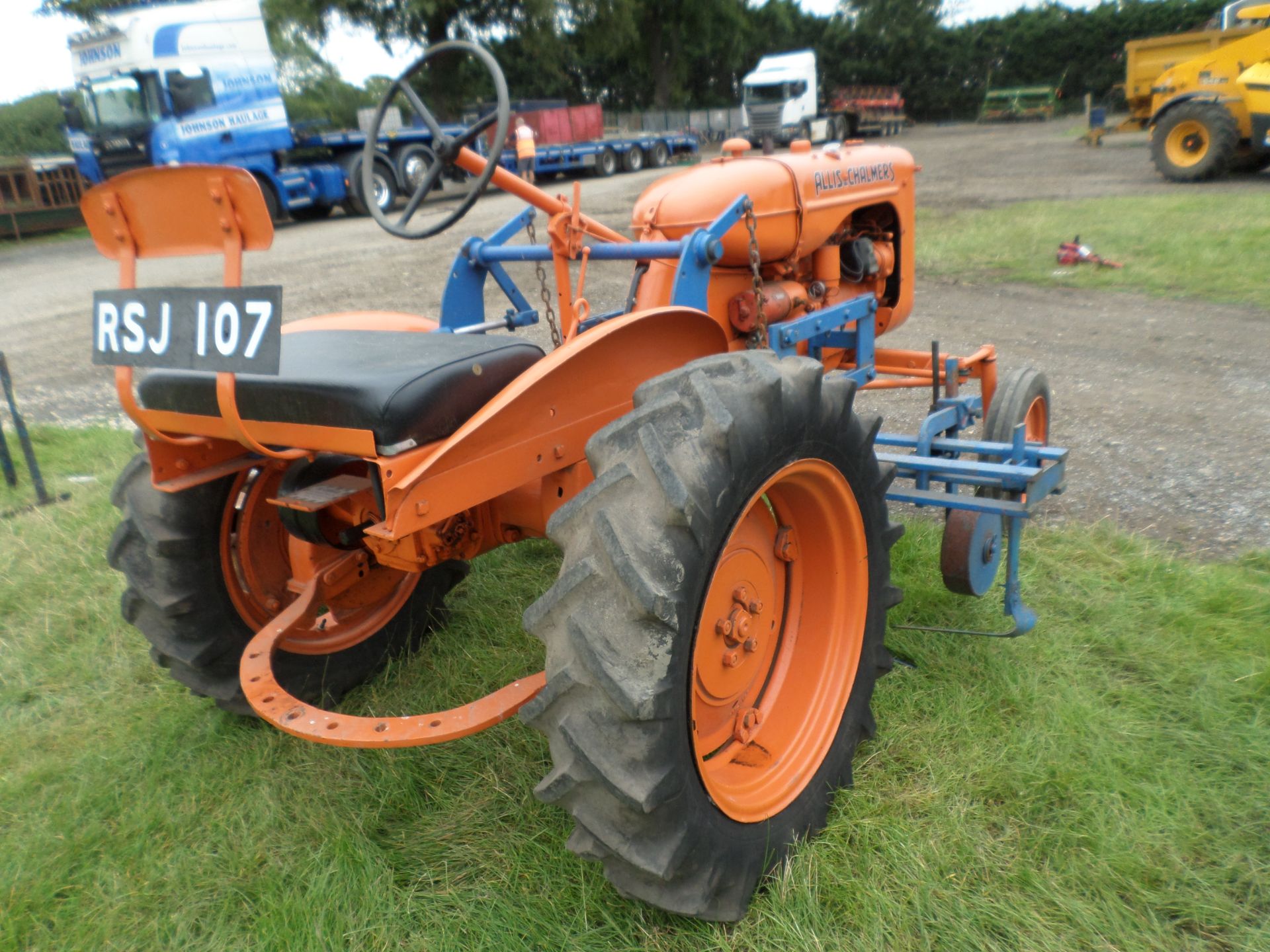 Alice Chalmers 1930s tractor c/w lift up cultivator, electric start or starting handle (needs - Image 4 of 4