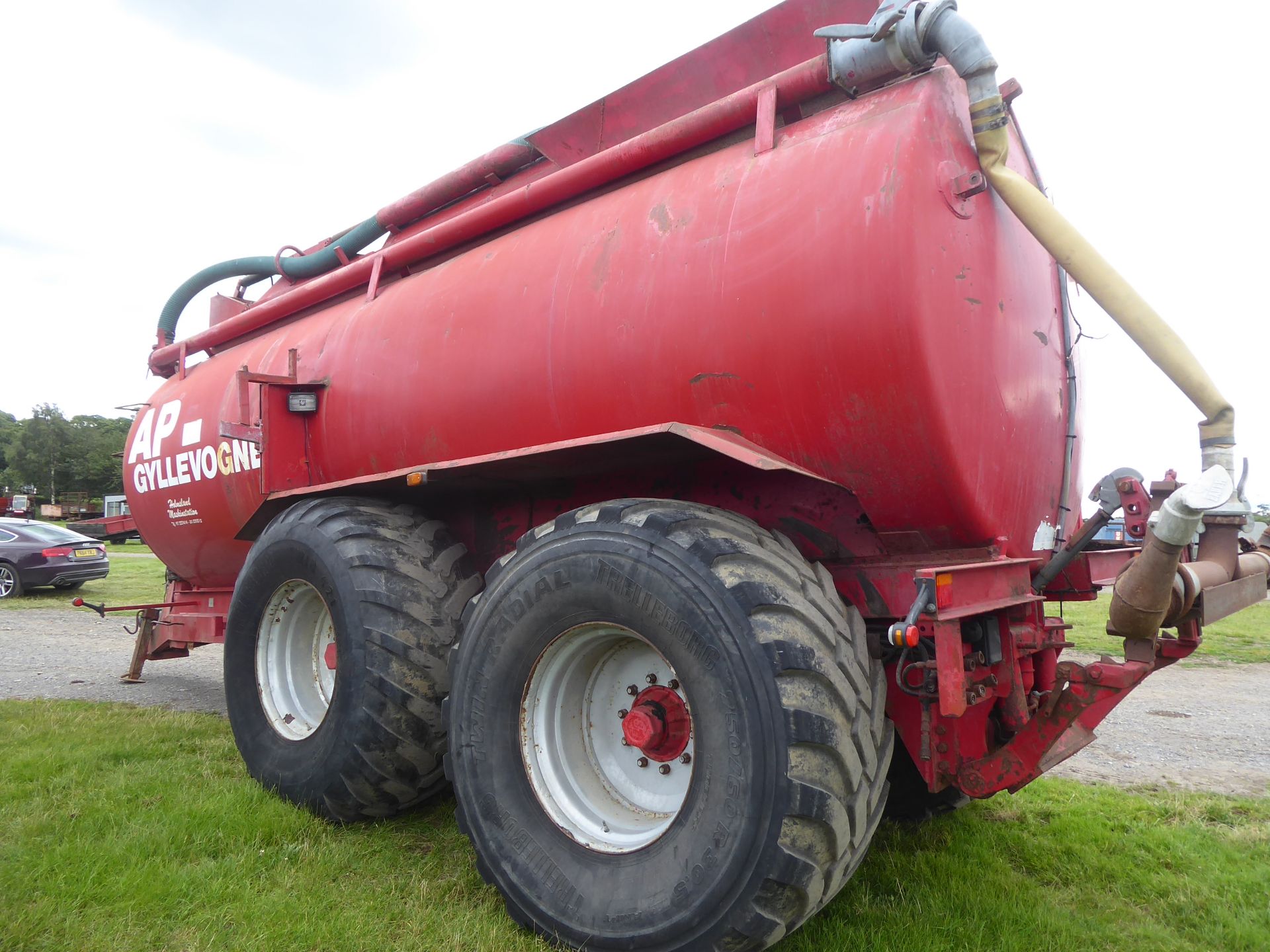 Gyllevogne 5000 gallon tandem axle slurry tanker c/w turbo fill booster pump, filler arm, PD front - Image 3 of 4