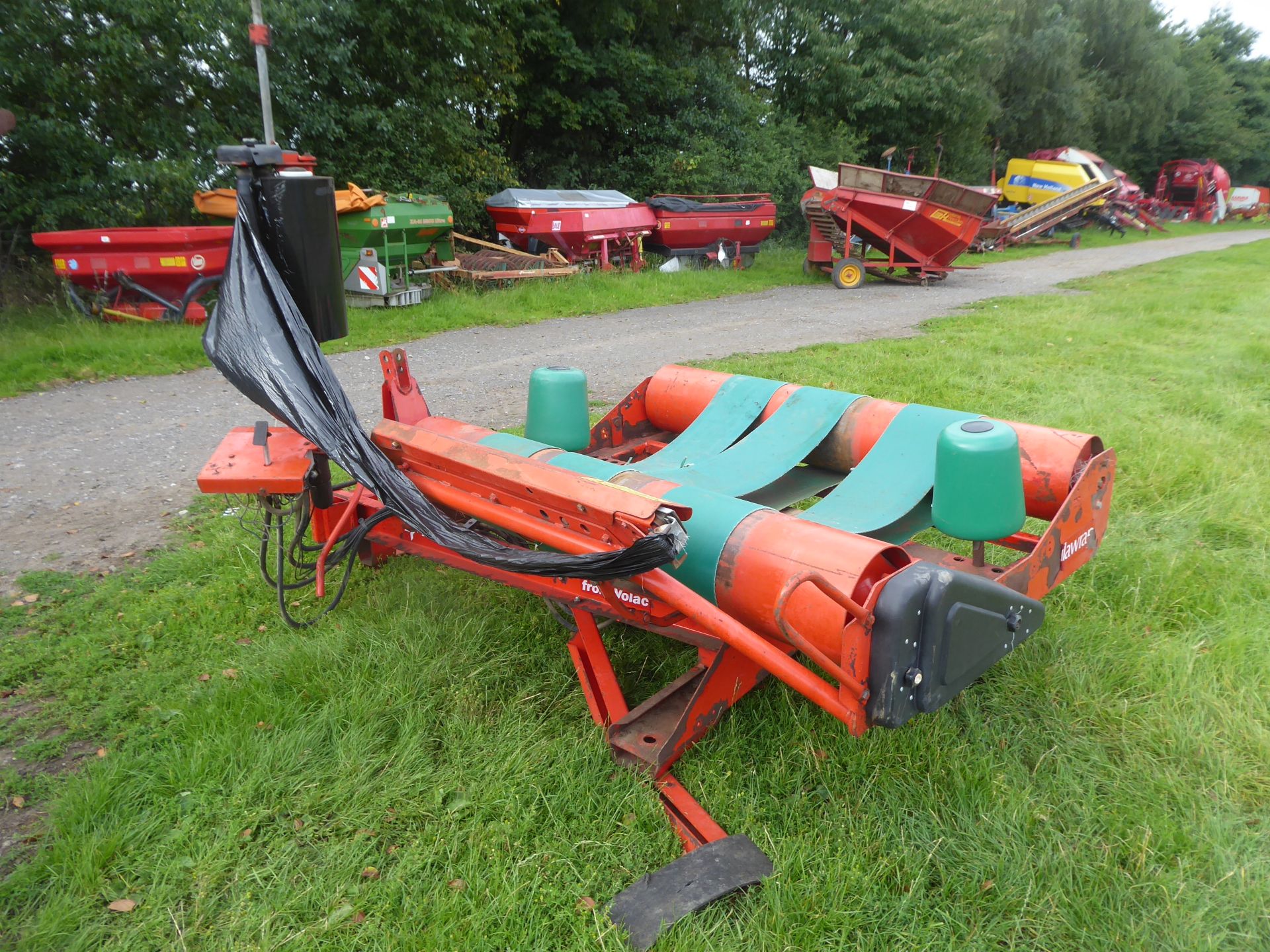 Kverneland UN 7558 static bale wrapper with electric controls and remote kit, used this season - Image 2 of 2