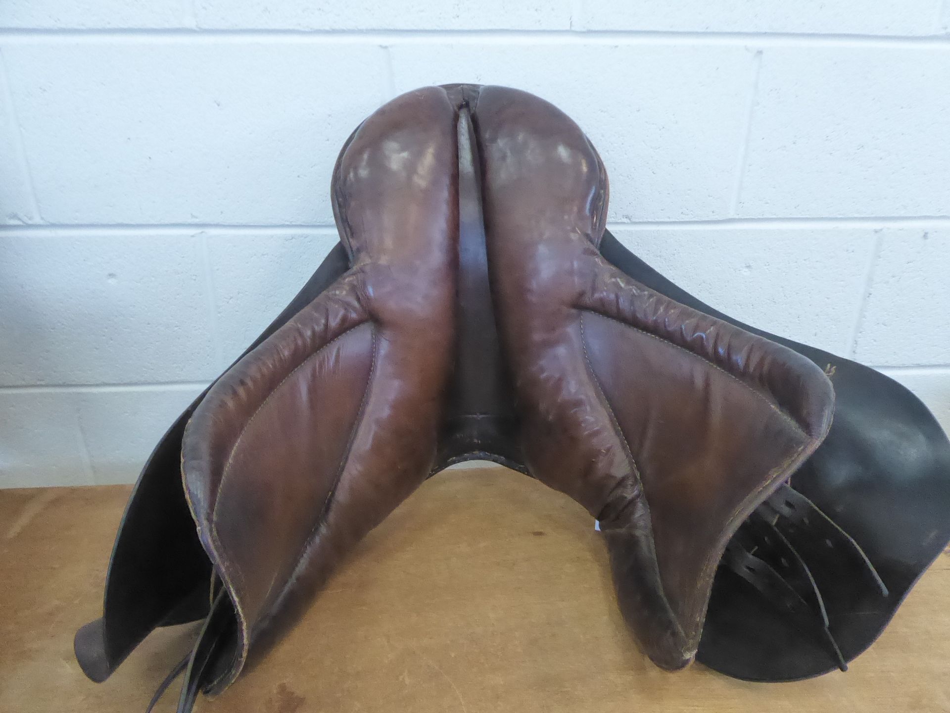 Old 18" Bliss & Co saddle, one old stitching repair to seat seam - Image 2 of 2