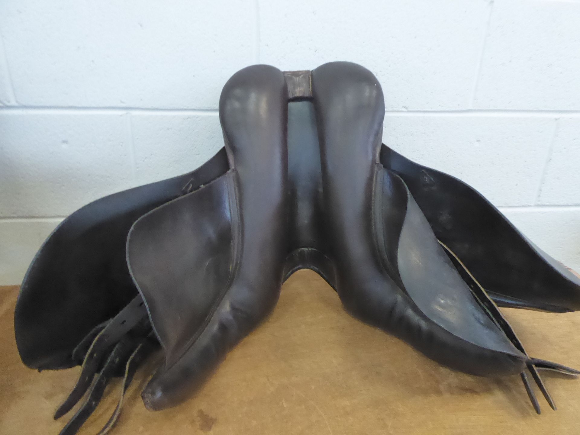 16" Charles Mountford saddle, 4 x 3" stitch repairs to seat seams, one coming apart. Small loose - Image 2 of 2