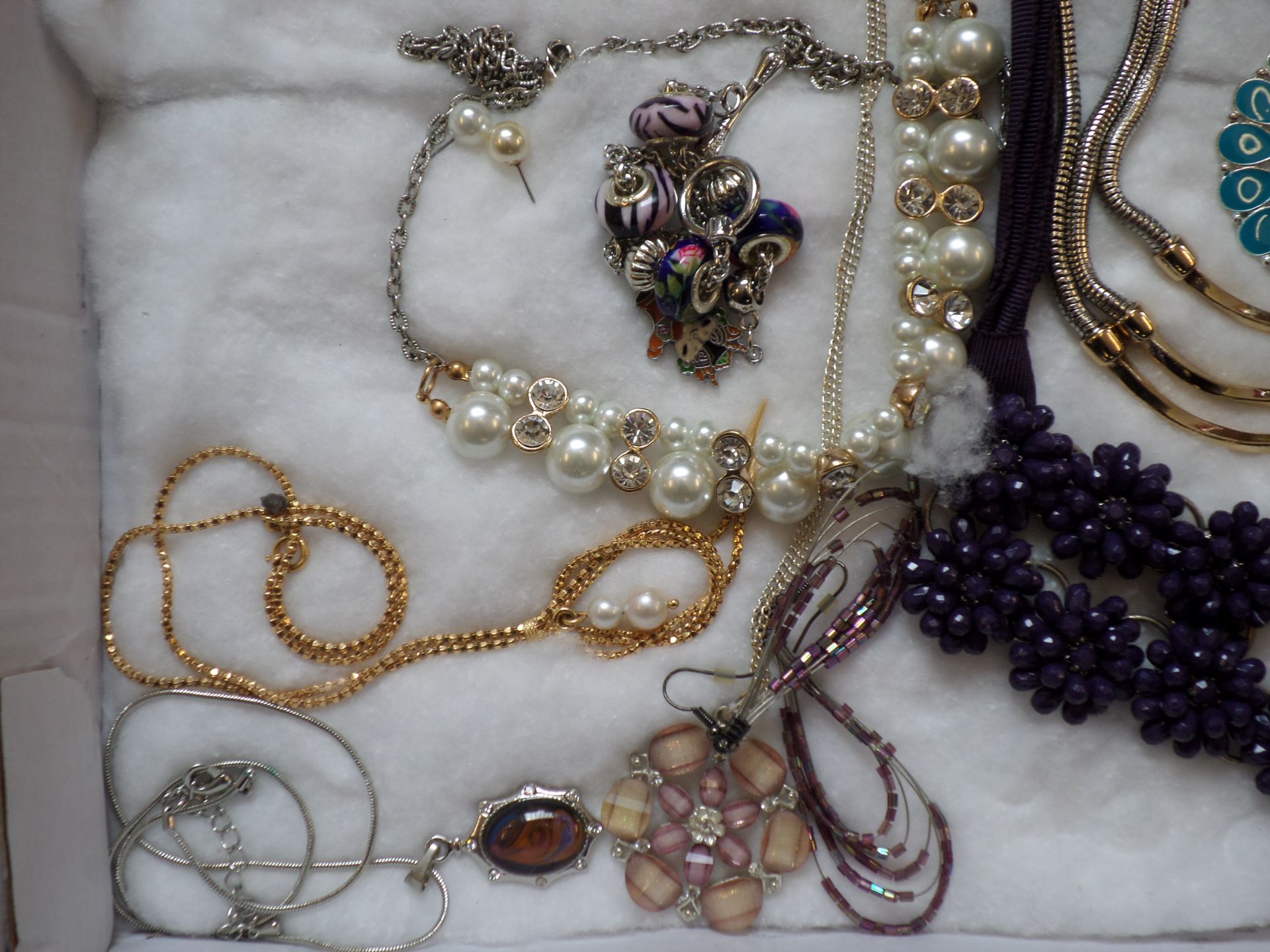 Tray of good quality costume jewellery - Image 4 of 6