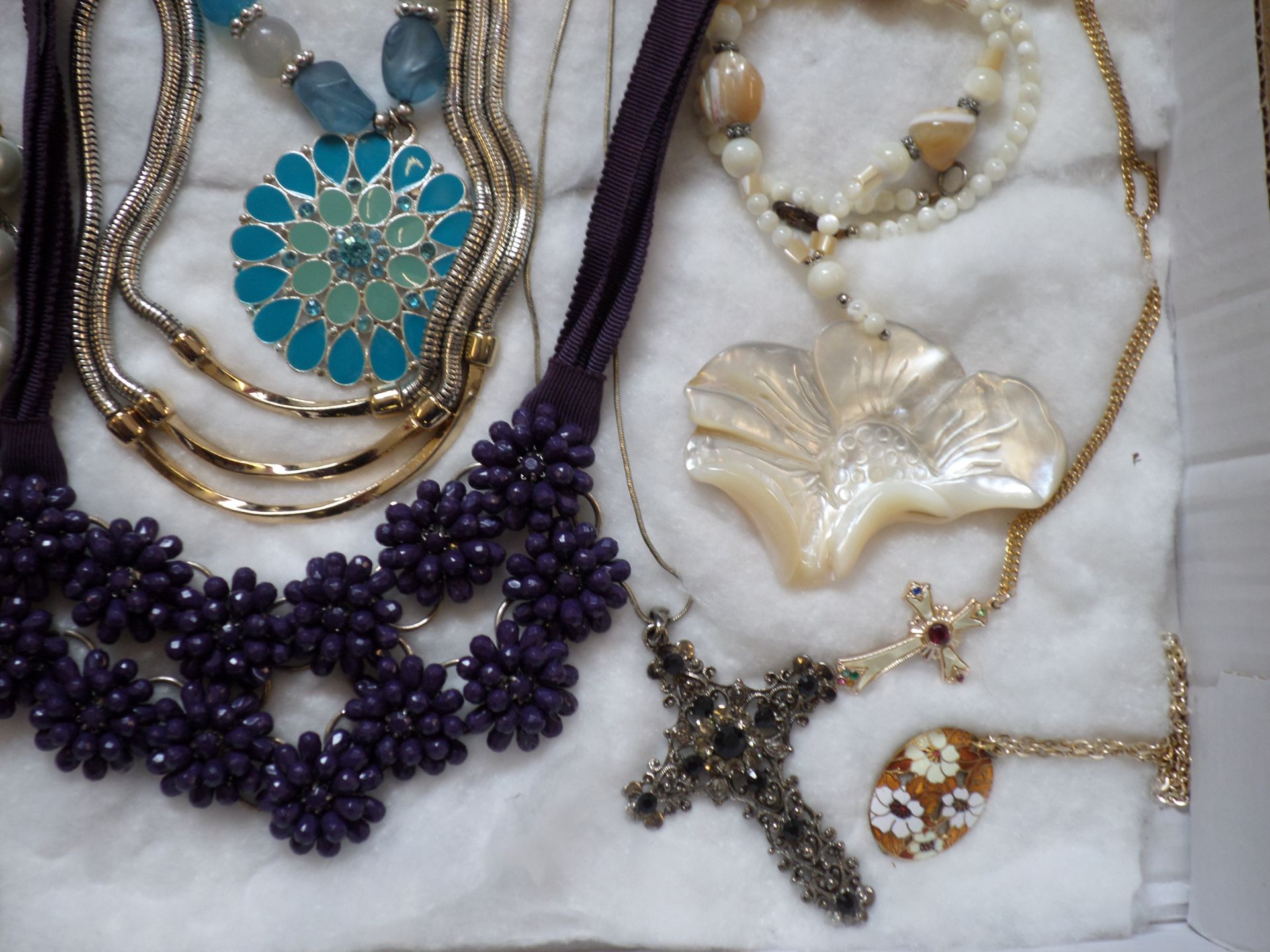Tray of good quality costume jewellery - Image 5 of 6