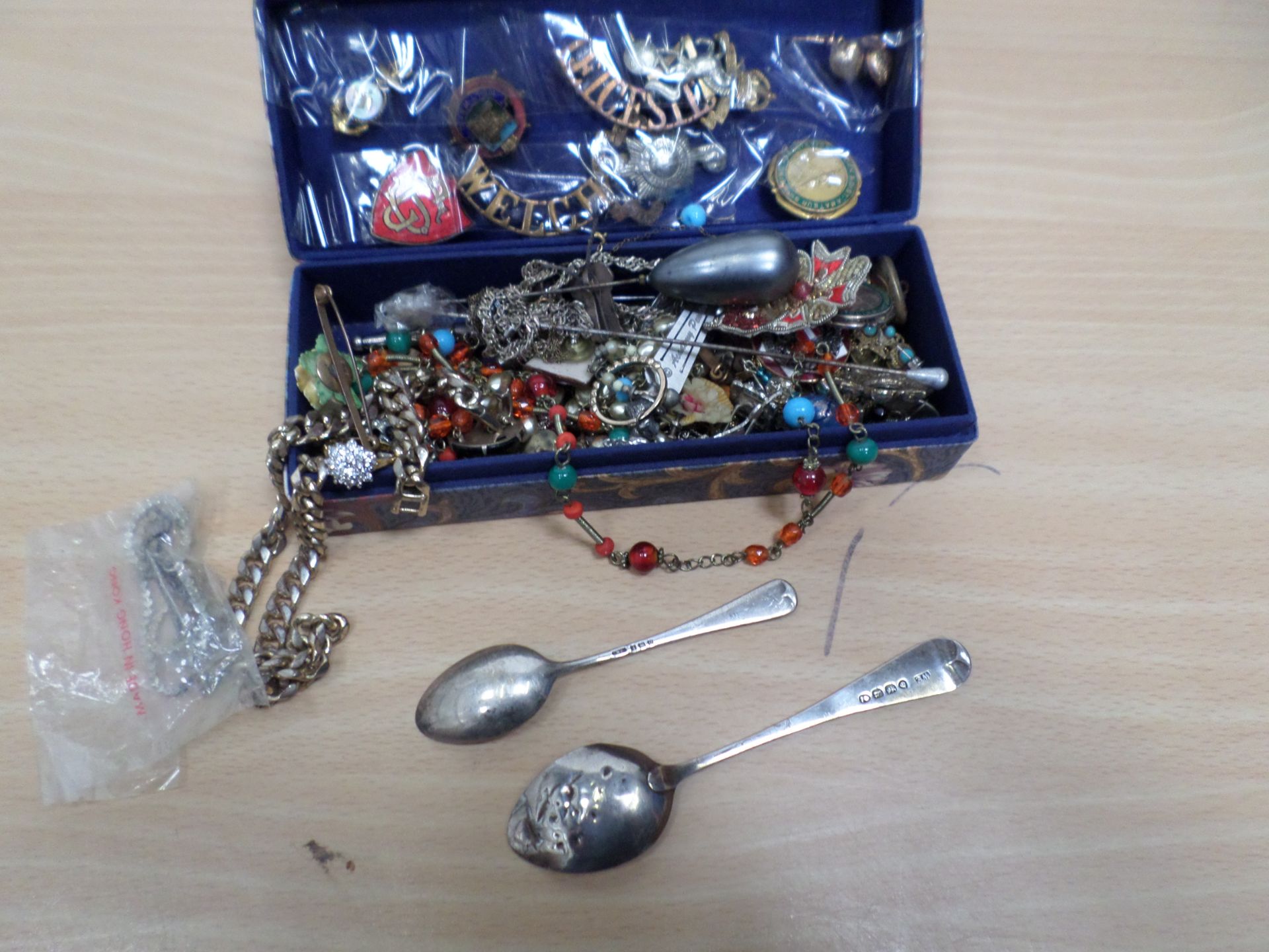 Box of costume jewellery and military badges - Image 2 of 3