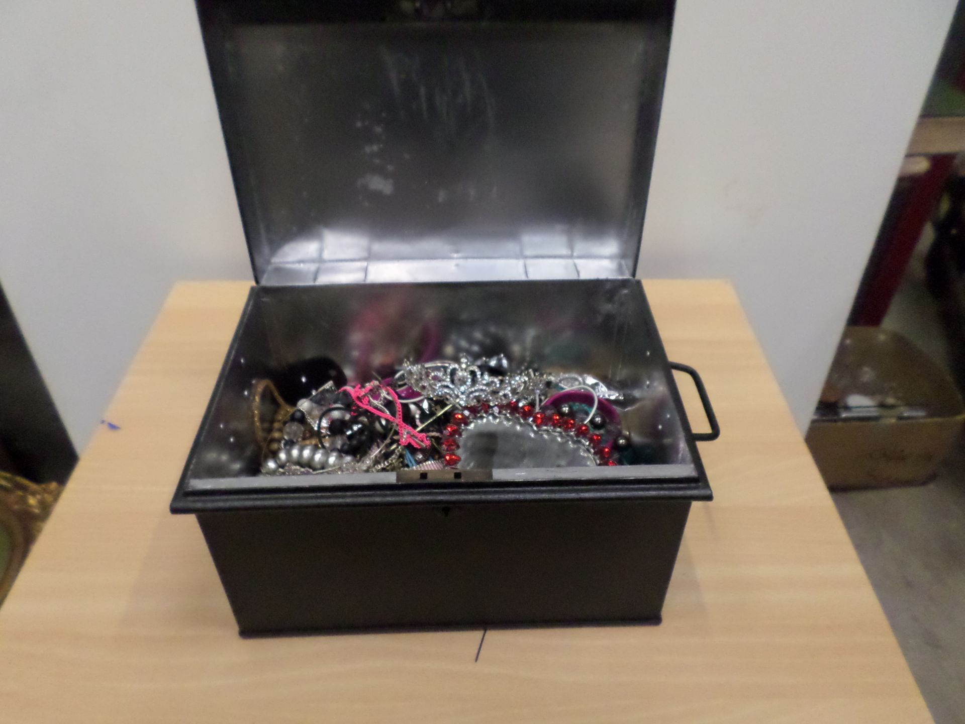 Box of jewellery