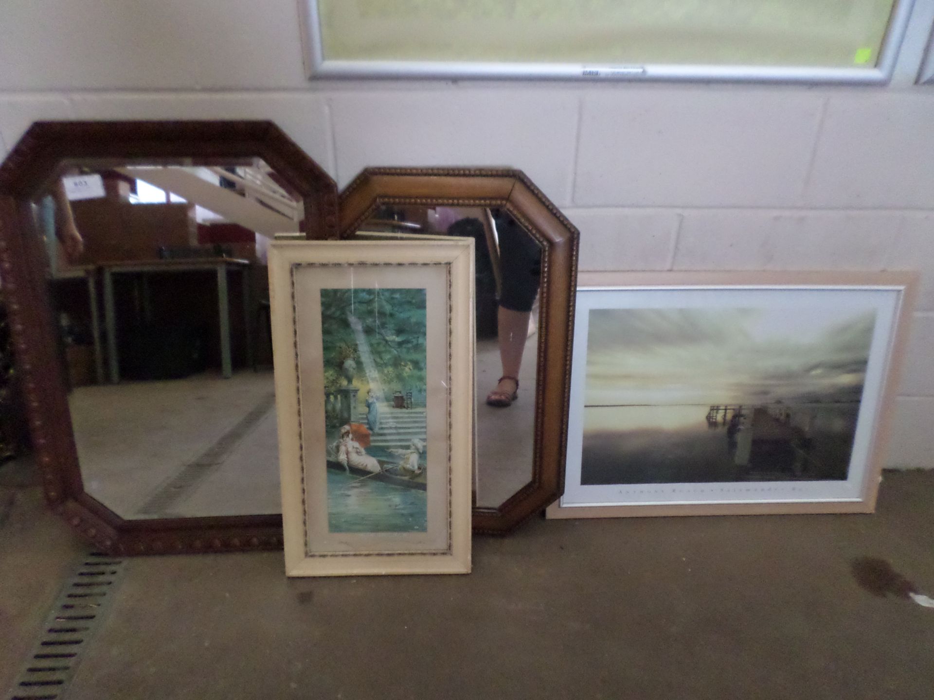 2 pictures, 2 oak framed mirrors