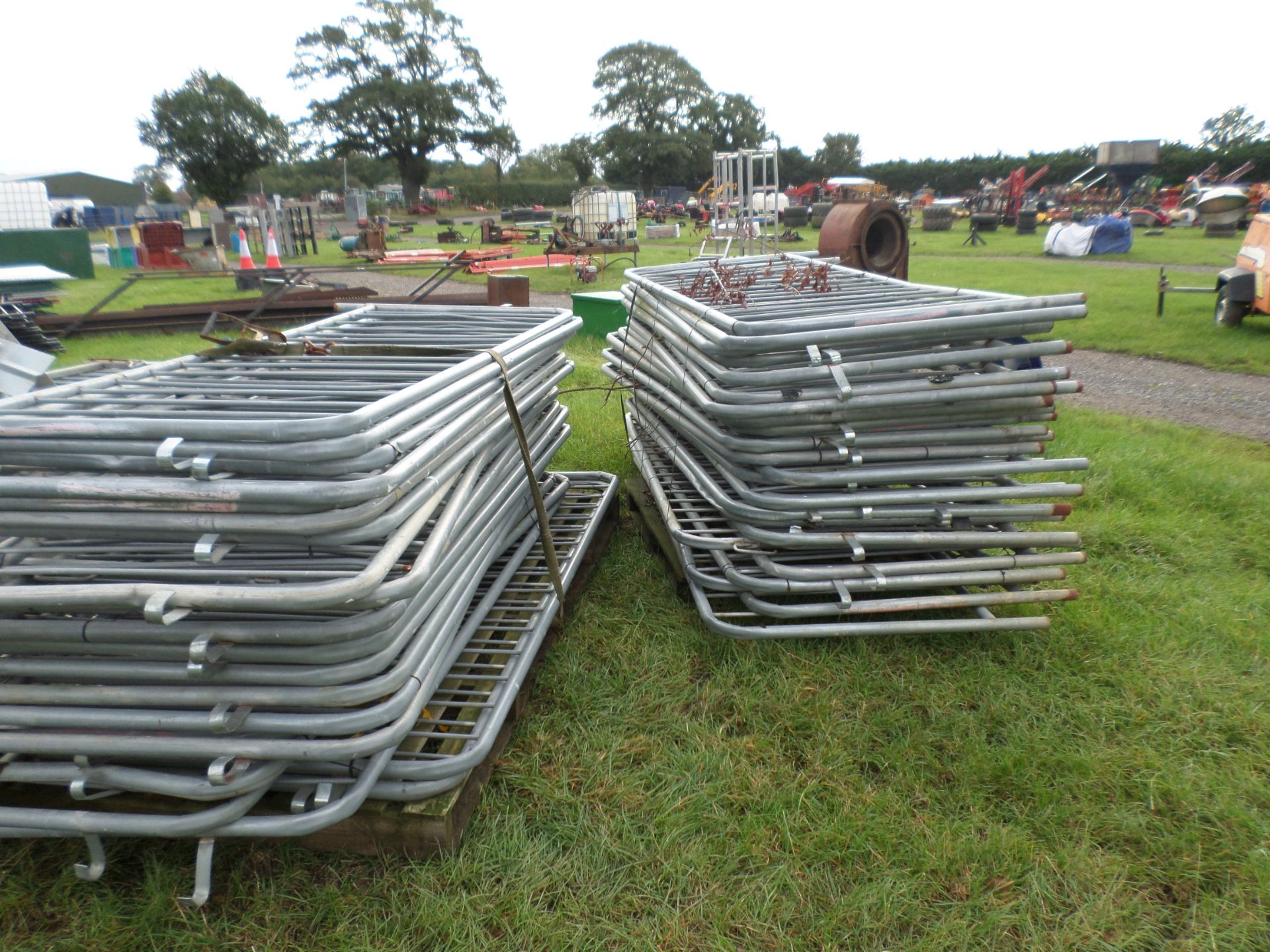 55 galvanised pedestrian barriers c/w 98 feet sections - Image 3 of 3