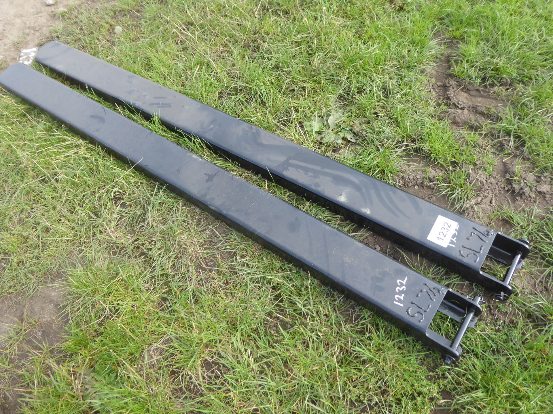 Pair of heavy duty forklift extensions