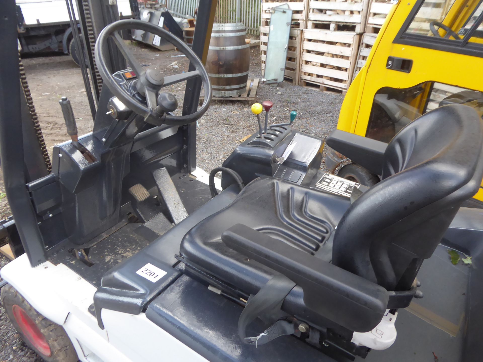 Electric forklift OM EU-17.5. Will lift 1.75T, batteries been changed for some 4 years old. - Image 2 of 3