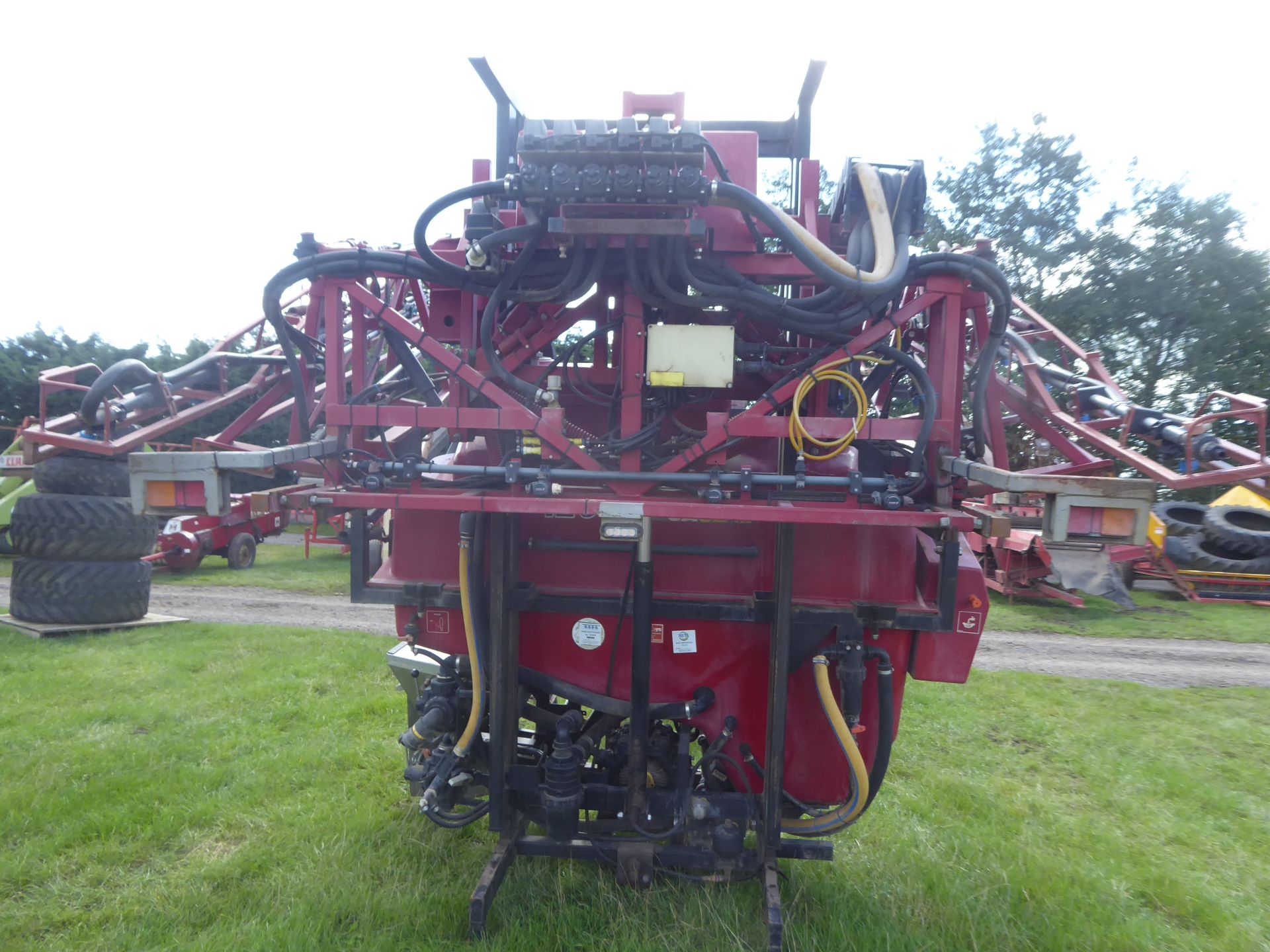 2000 Case MS1200 mounted sprayer, 24m booms, boom tilting 5 sections c/w Gem 1,000ltr front tank - Image 3 of 6