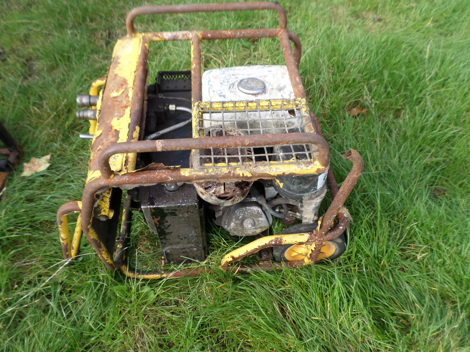 JCB hydraulic power pack, runs but needs attention NO VAT - Image 2 of 2