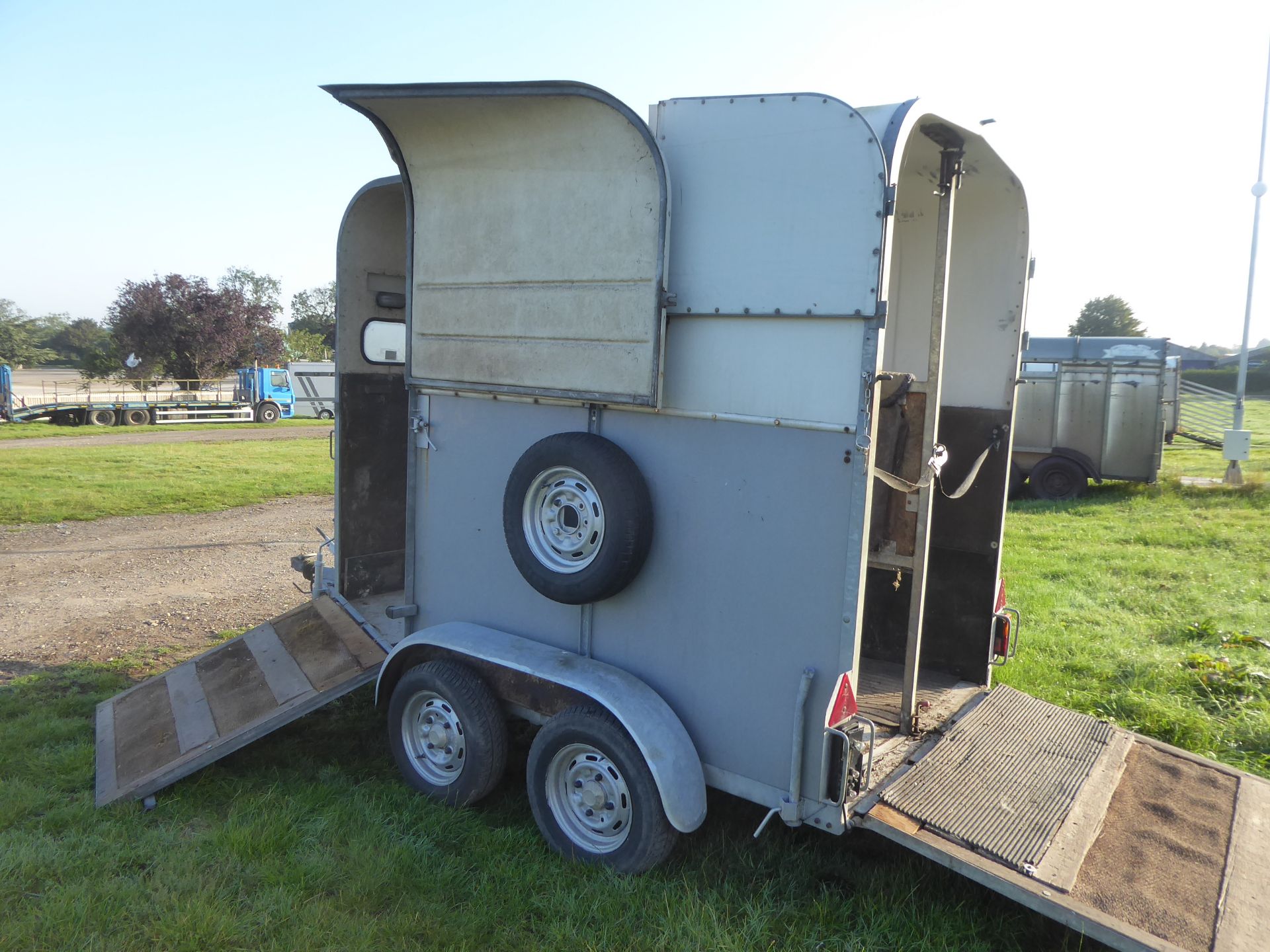 Horse box NO VAT - Image 2 of 3