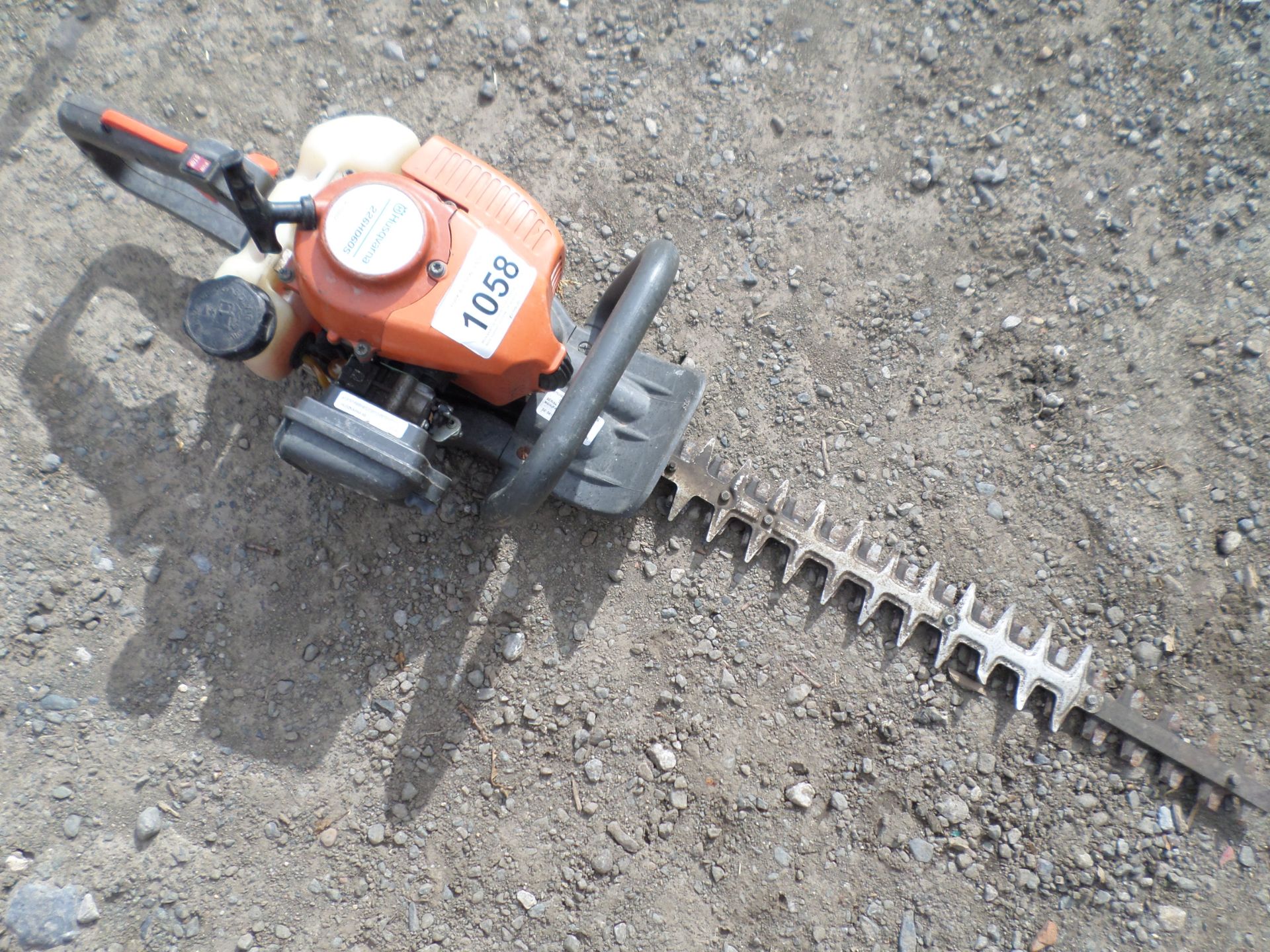 Husqvarna double sided hedge trimmer, non runner in need of service
