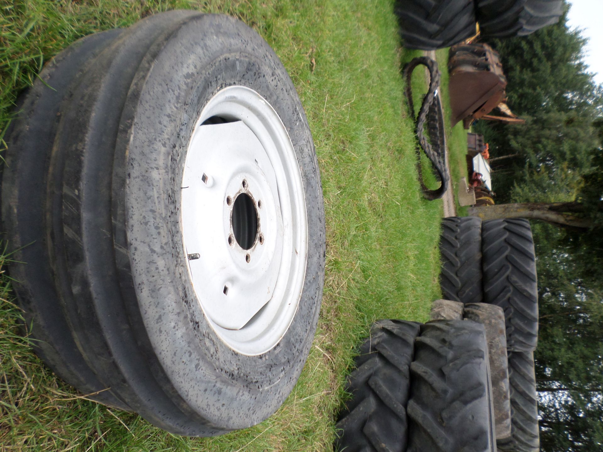Pair tractor front wheels, good, 600/19 - Image 2 of 2
